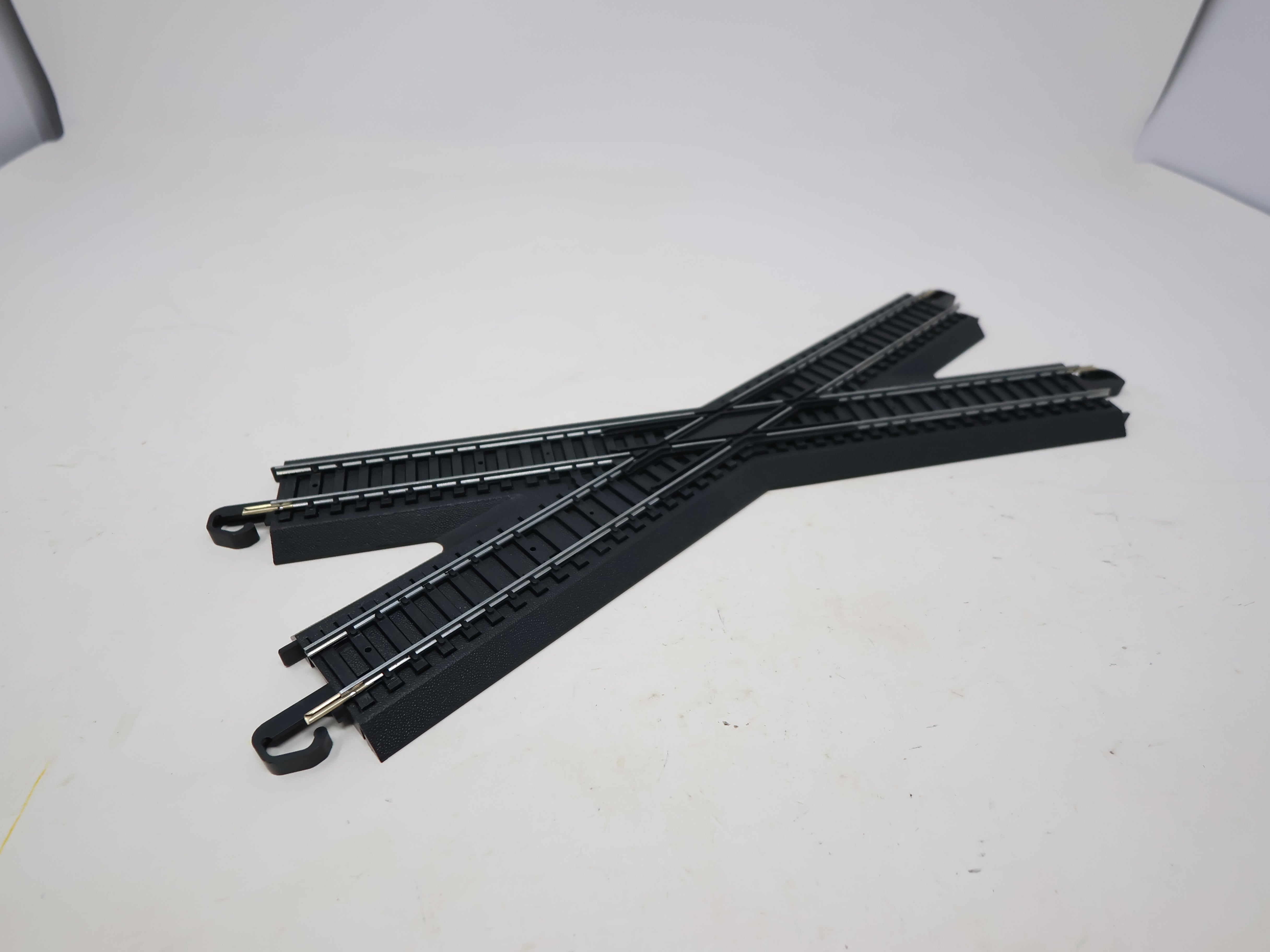 USED Bachmann HO Scale, E-Z Track 30 Degree Crossing