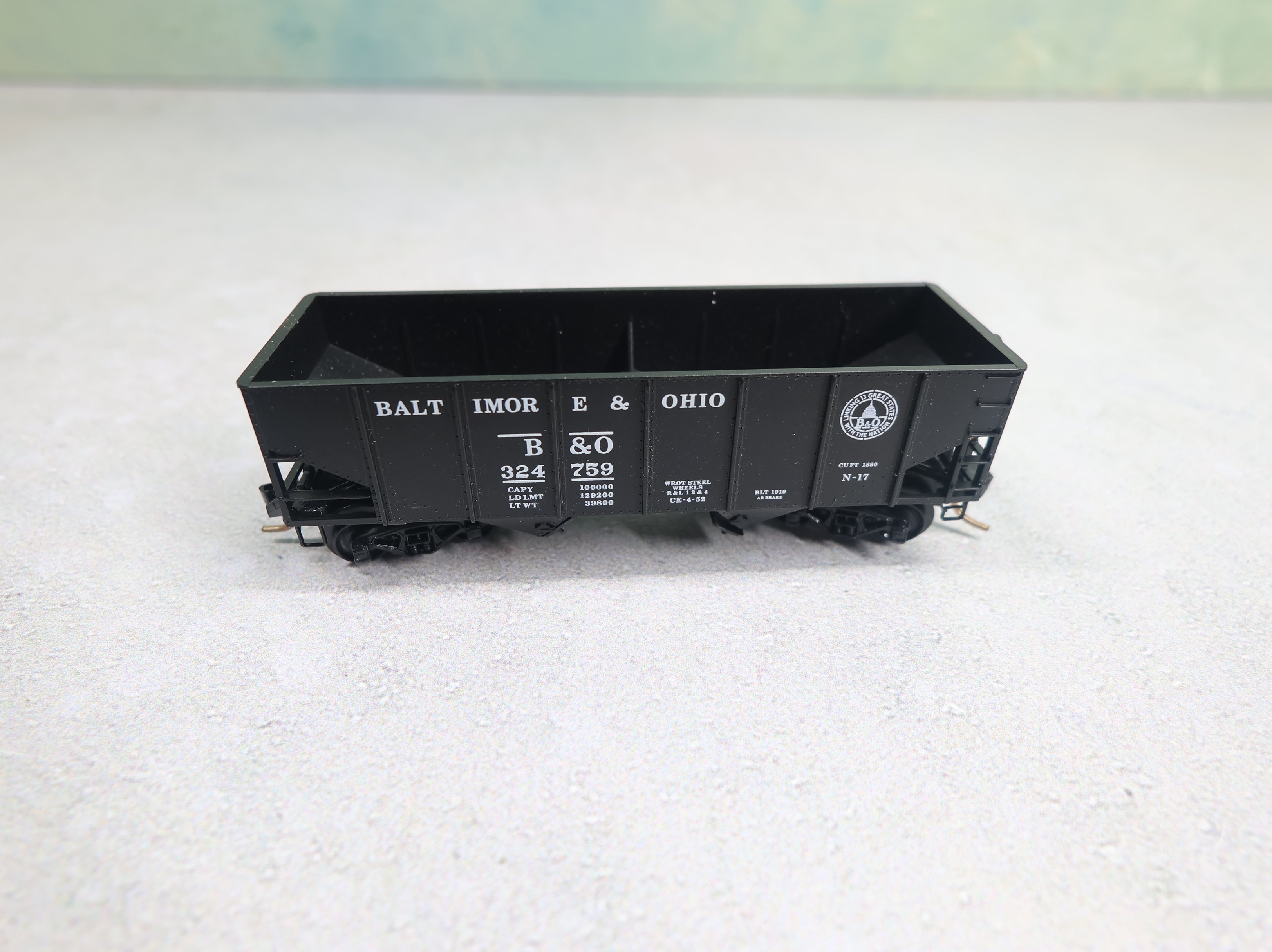 USED Micro-Trains N Scale 2 Bay Hopper Baltimore and Ohio B&O #324759 Knuckle Couplers