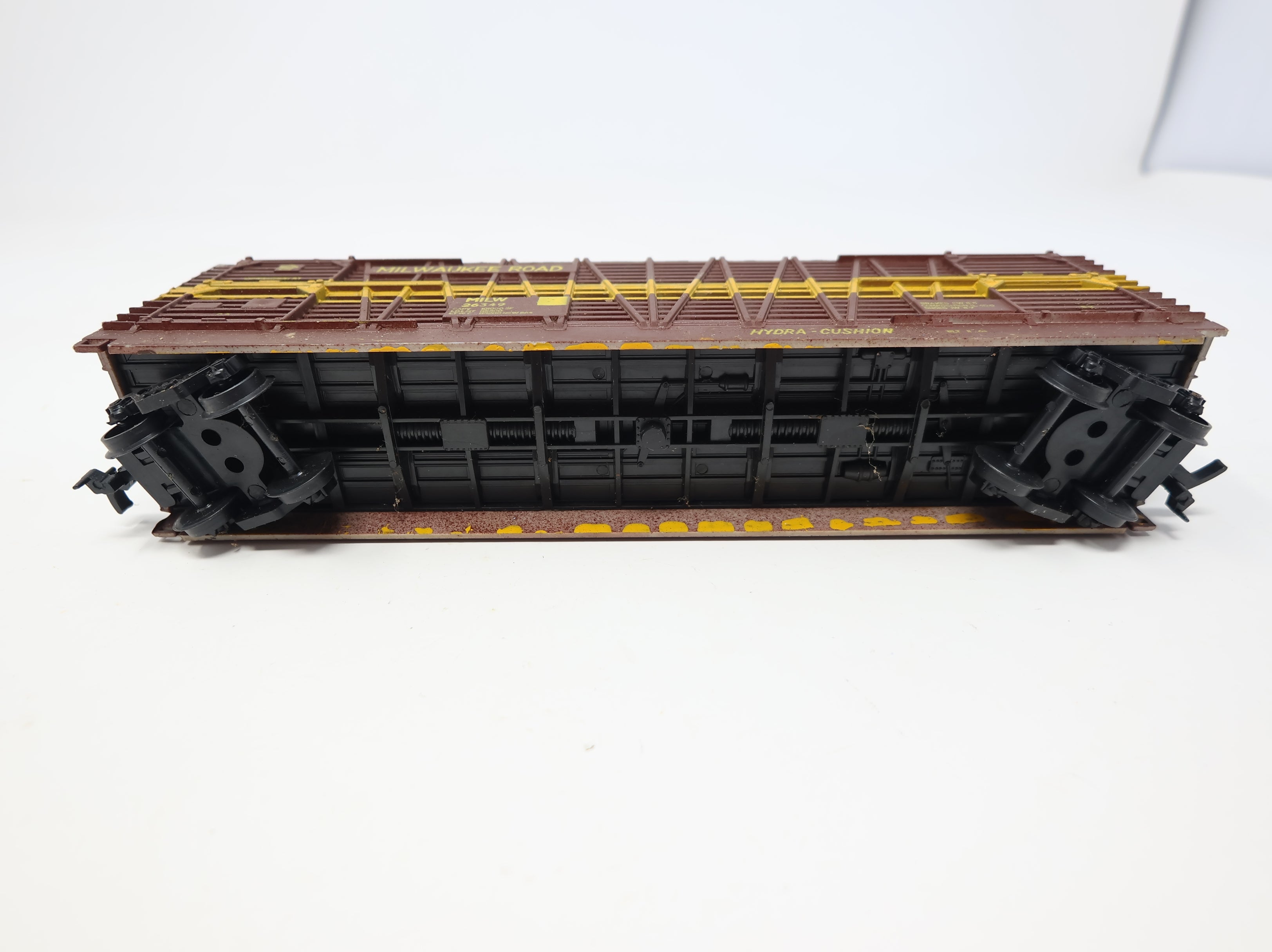 USED AHM HO Scale Hydra Cushion Cattle Stock Car Milwaukee Road MILW #26349