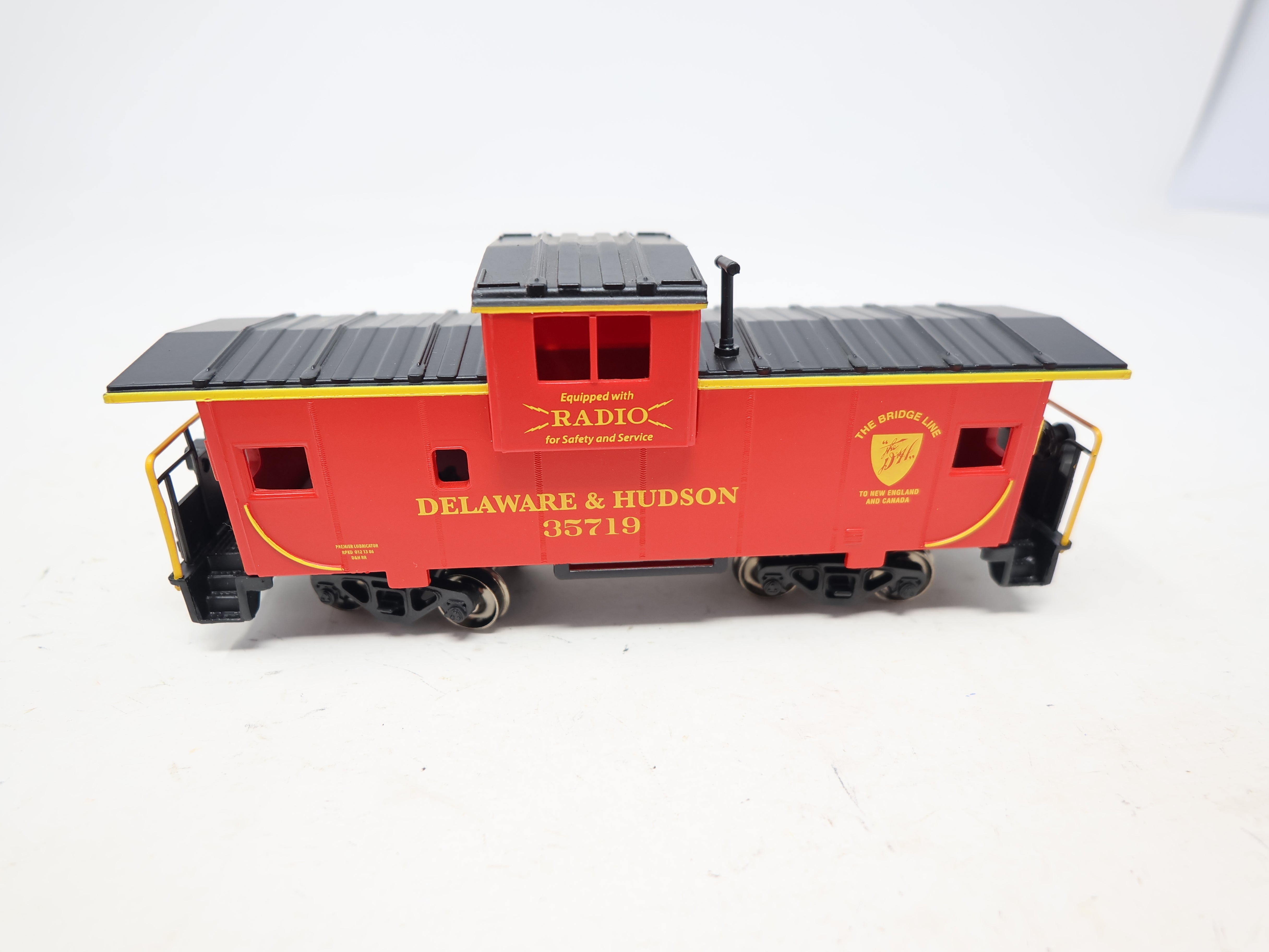 USED Bachmann 17708 HO Scale, 36' Wide Vision Caboose, Delaware and Hudson D&H #35719