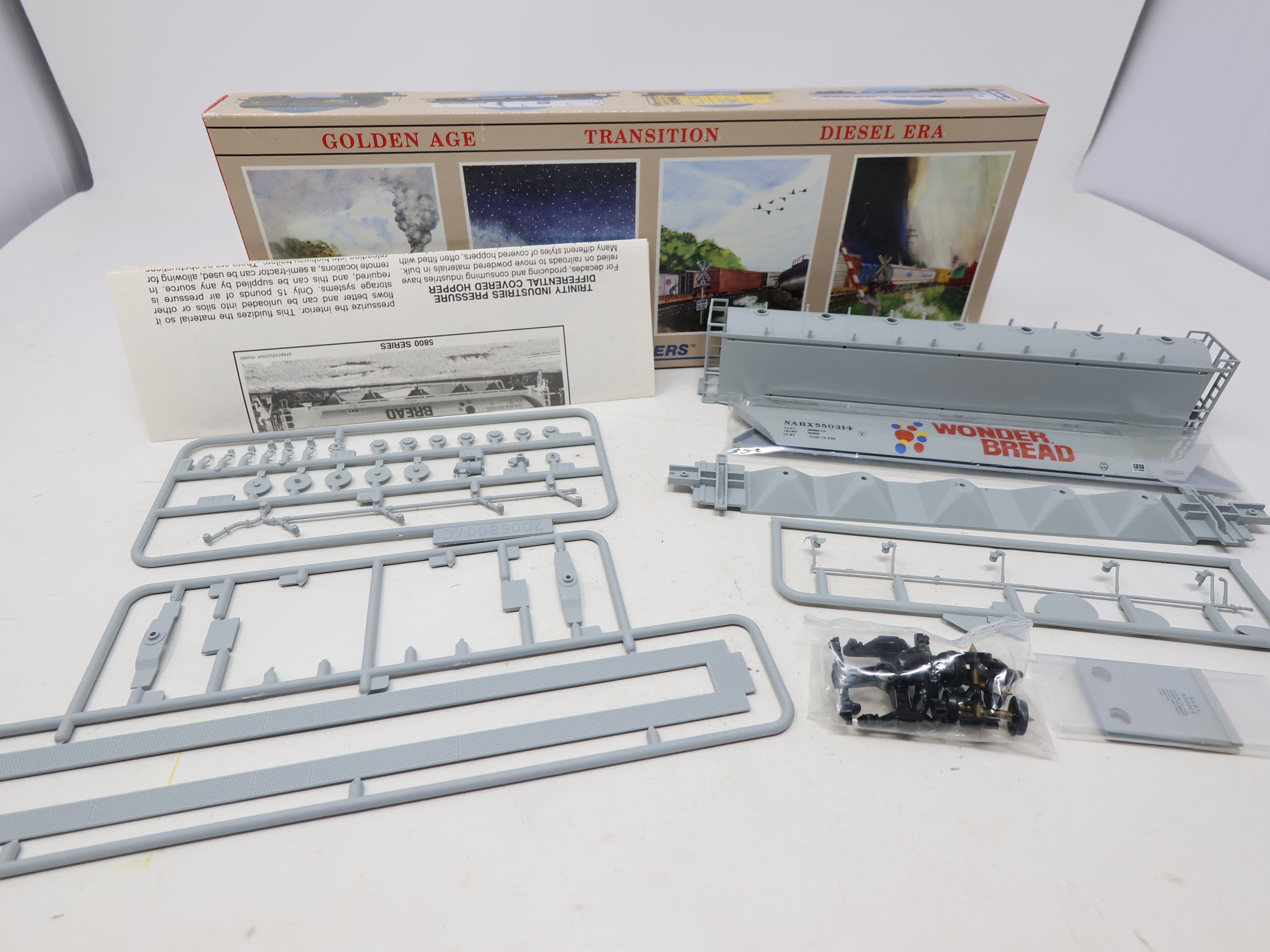 USED Walthers 932-5802 HO Scale, PD Covered Hopper, Wonder / Hostess NAHX #550314 (KIT)