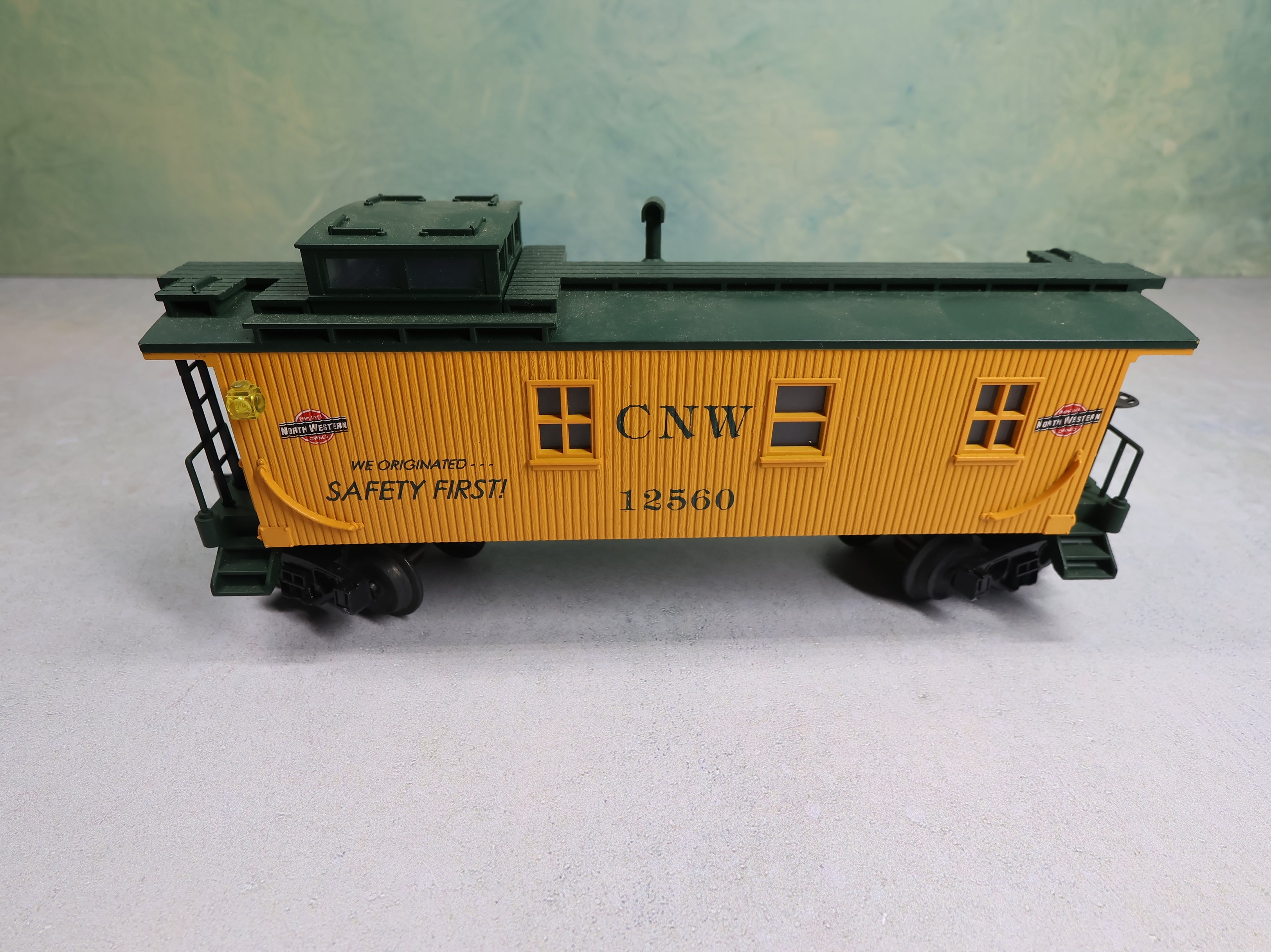 USED MTH Rail King RK-7707L O Semi-Scale Wooden Caboose Chicago & North Western CNW #12560