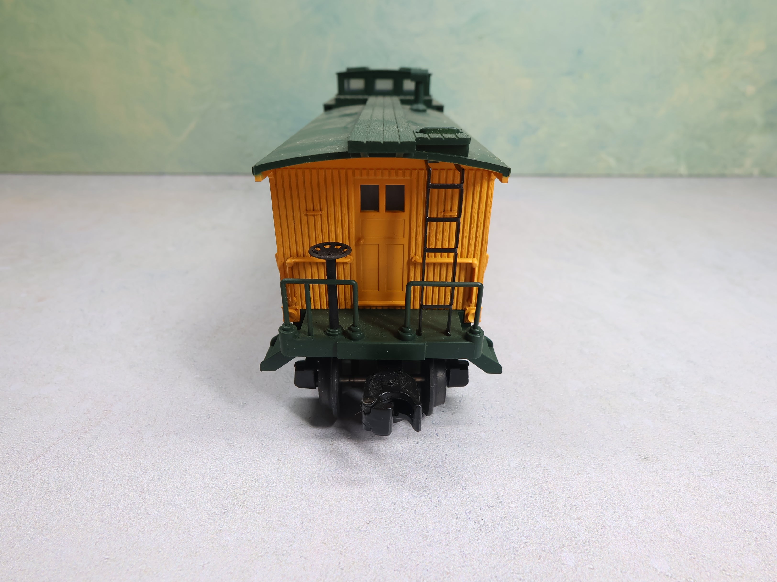 USED MTH Rail King RK-7707L O Semi-Scale Wooden Caboose Chicago & North Western CNW #12560