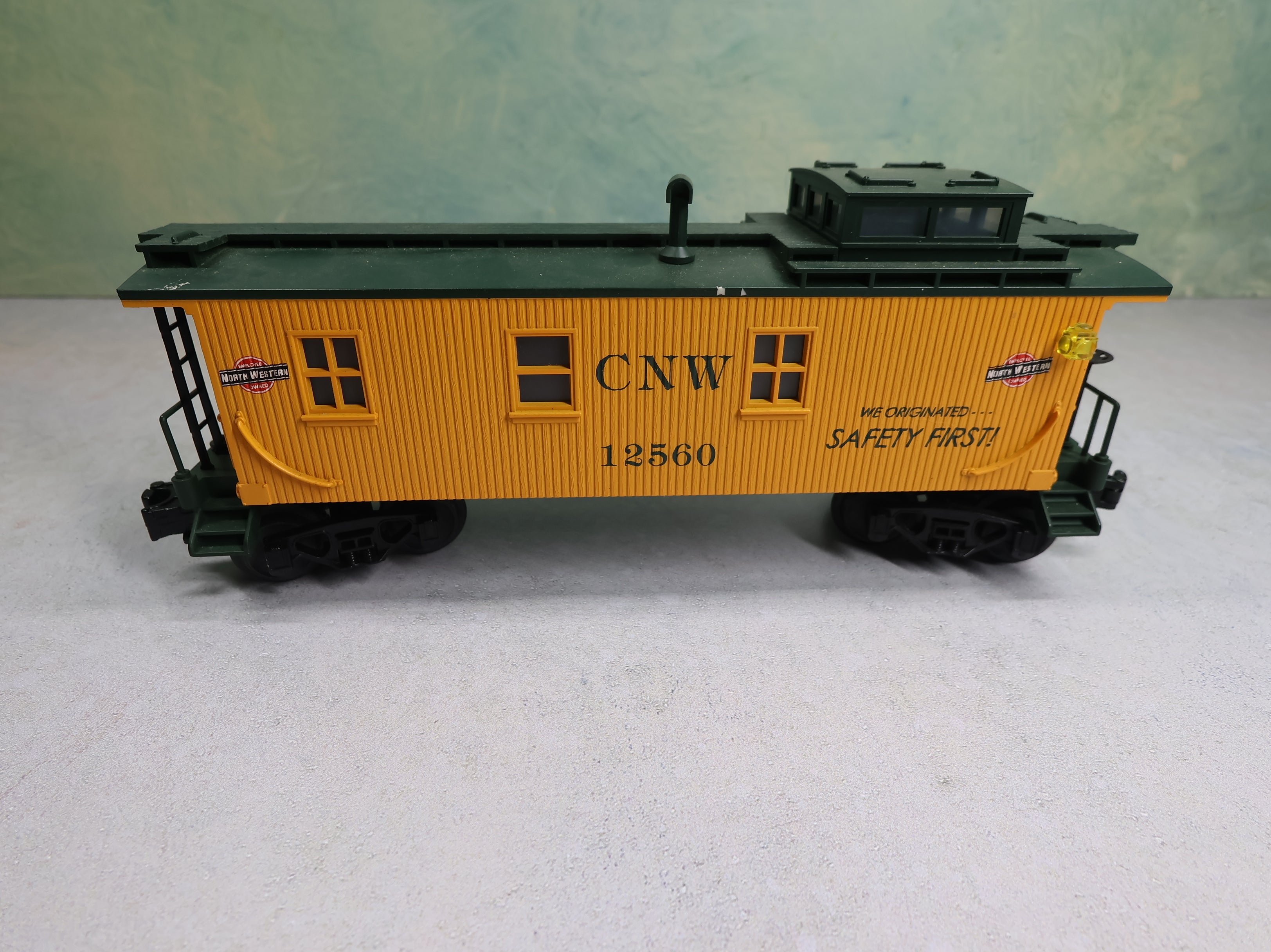 USED MTH Rail King RK-7707L O Semi-Scale Wooden Caboose Chicago & North Western CNW #12560