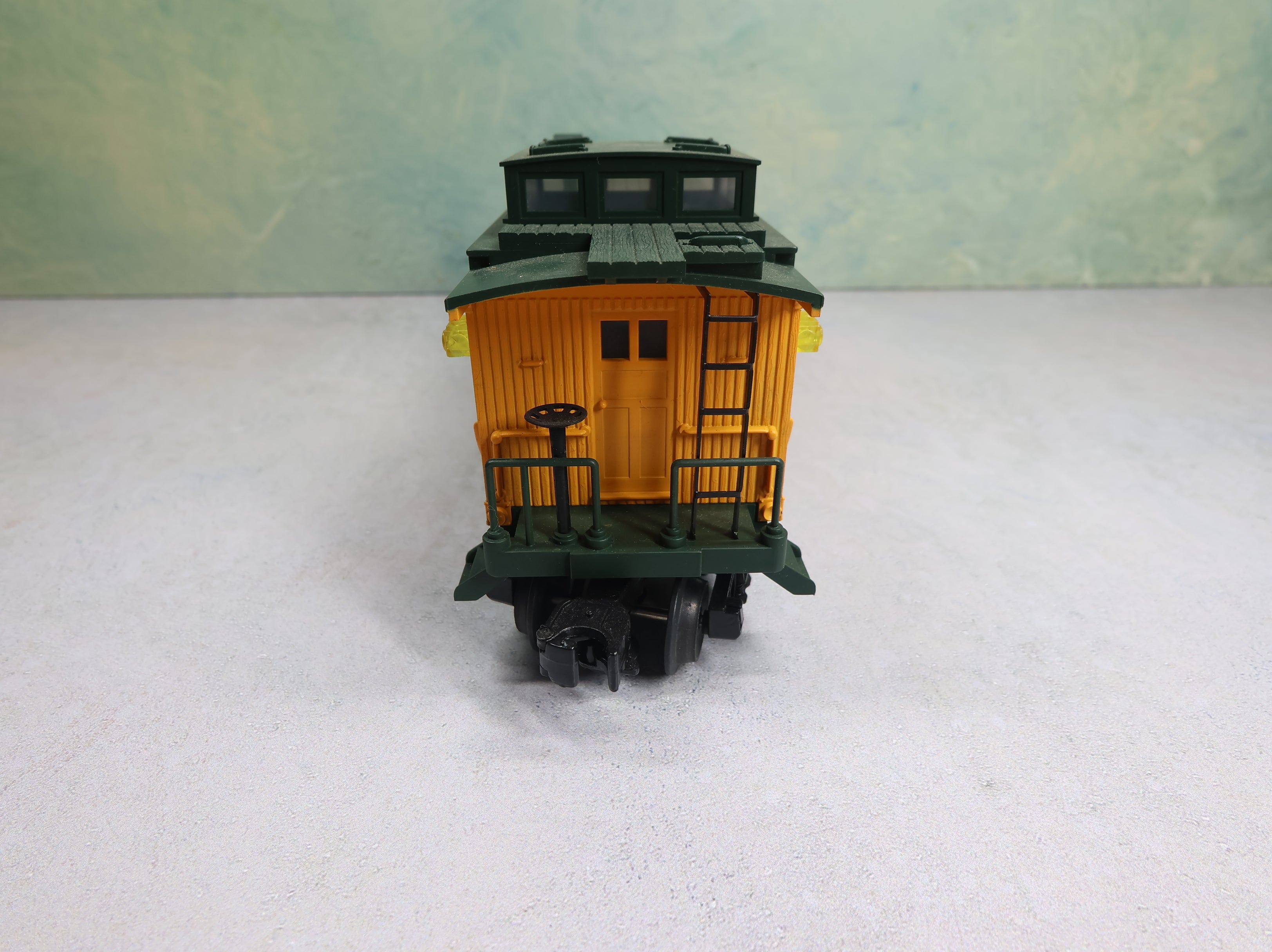 USED MTH Rail King RK-7707L O Semi-Scale Wooden Caboose Chicago & North Western CNW #12560