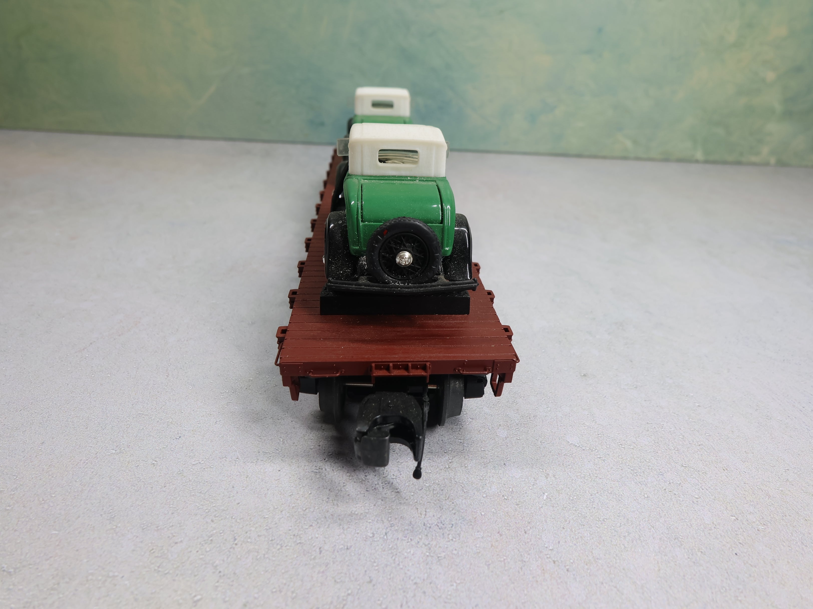 USED MTH Premier 20-98449 O 50 Ton 41' Wood Flat Car Pennsylvania PRR #471654 w/ 2 1932 Roadsters