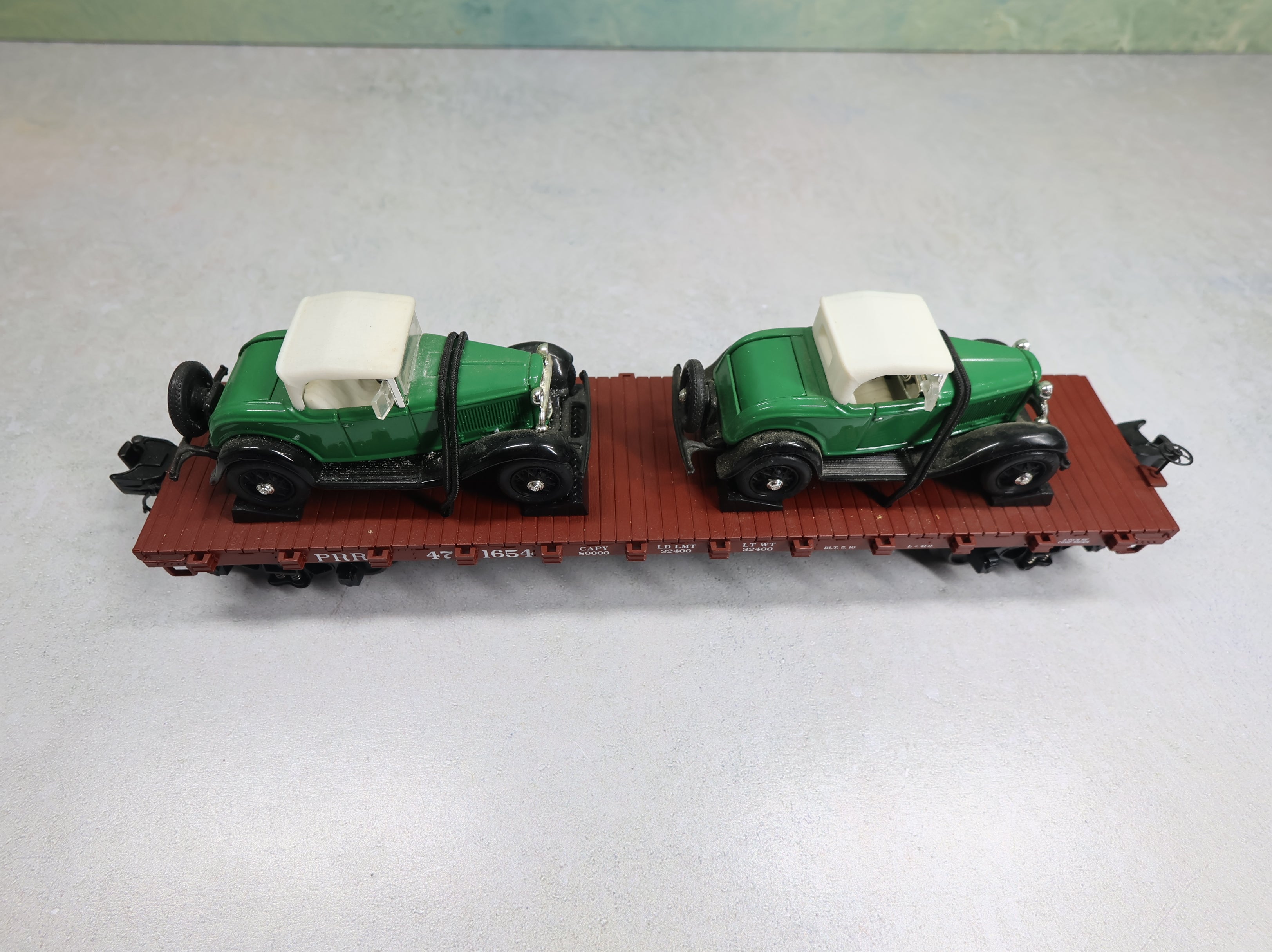 USED MTH Premier 20-98449 O 50 Ton 41' Wood Flat Car Pennsylvania PRR #471654 w/ 2 1932 Roadsters