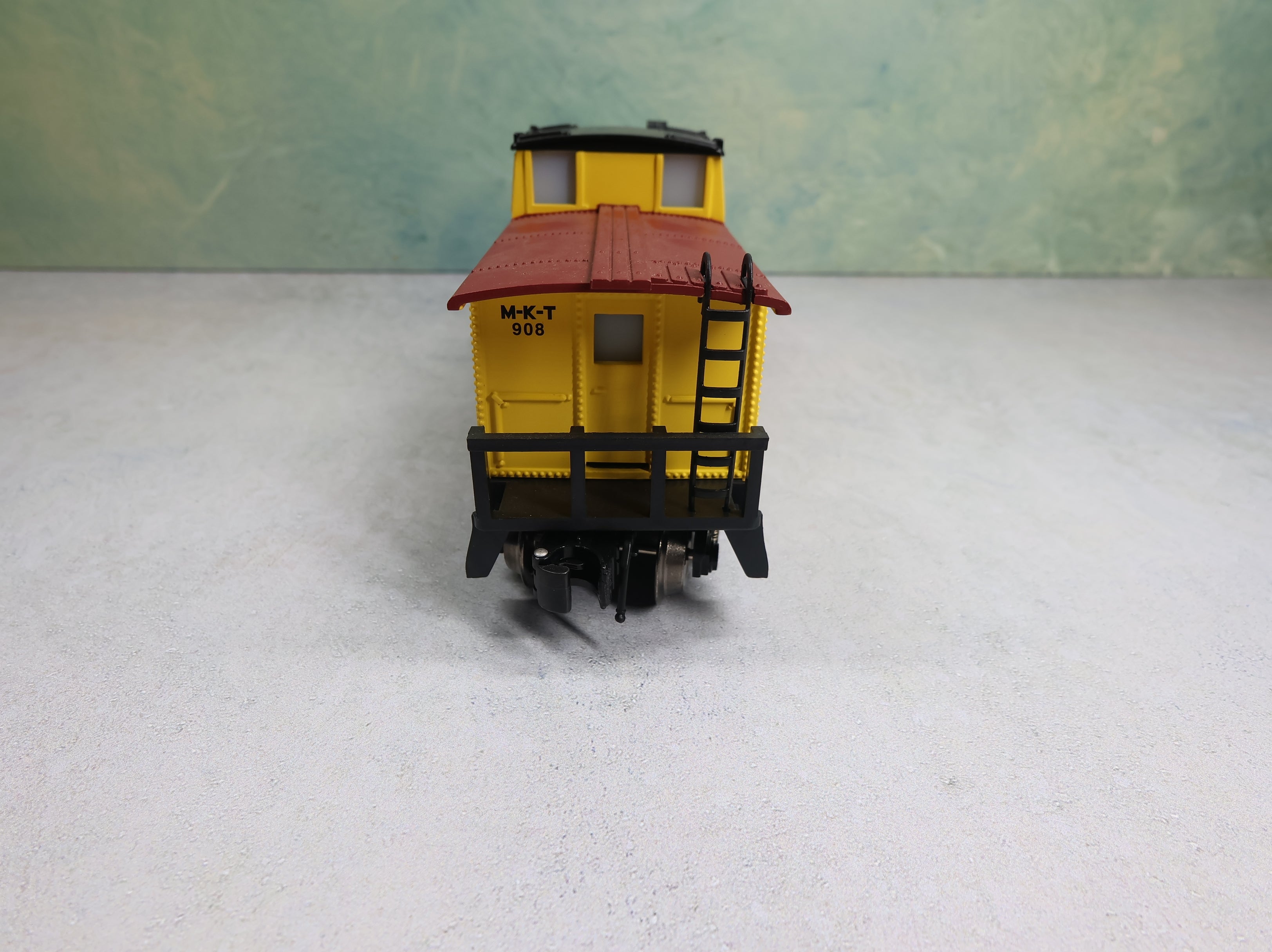 USED RMT CAB481 O Caboose MKT #908 w/ Operating Marker Lights