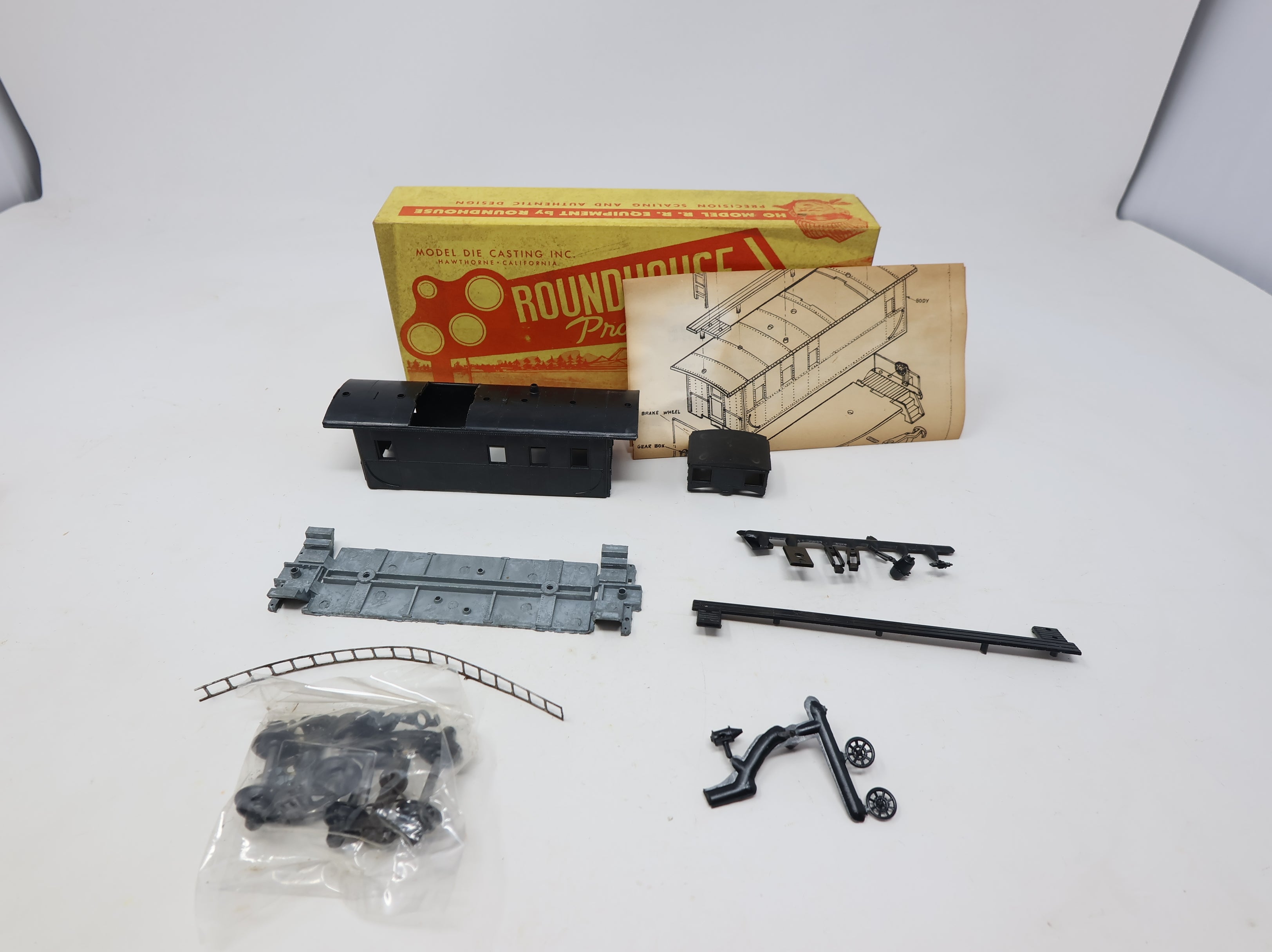 USED Roundhouse HO Scale 4 Window Caboose C2 Undecorated Black KIT