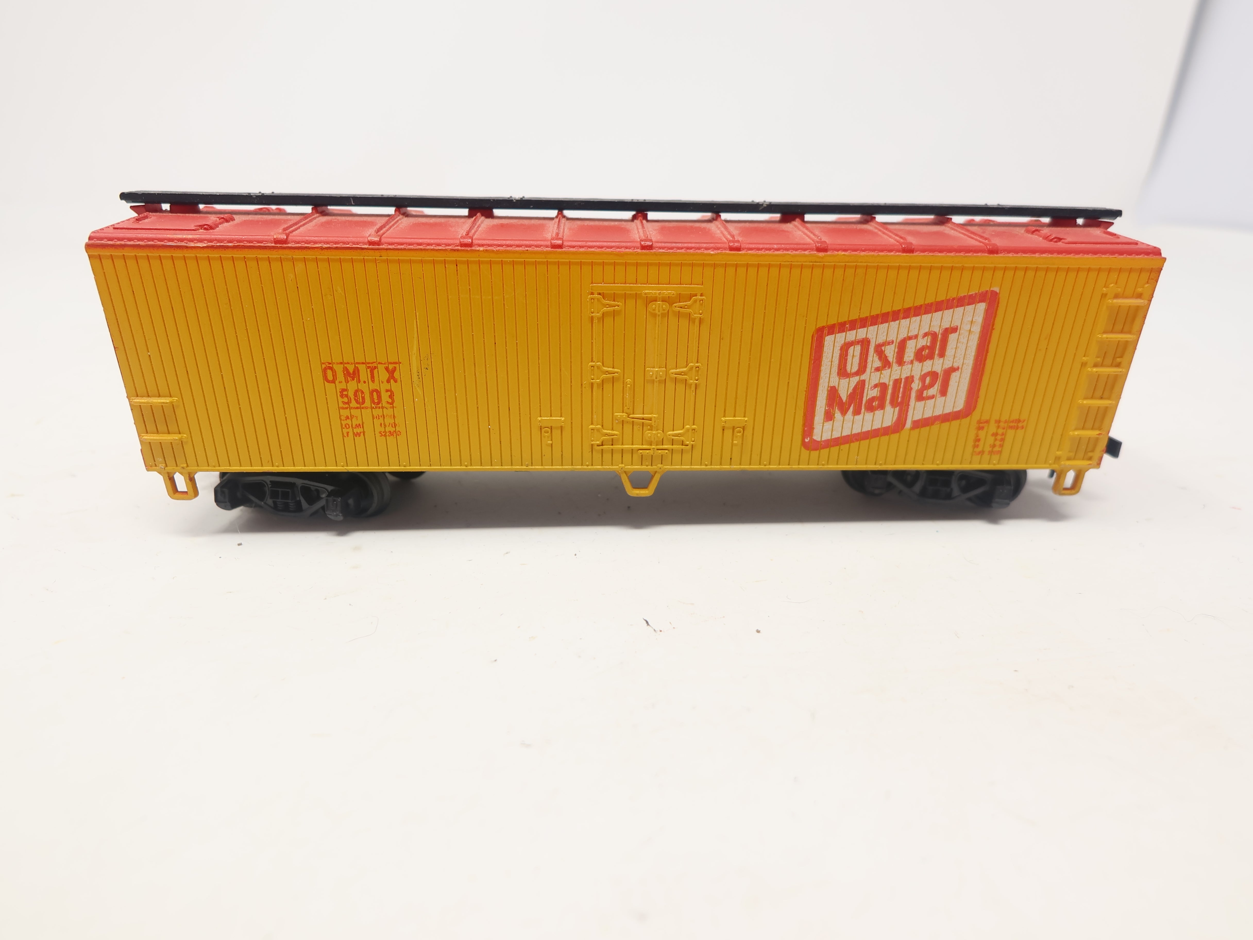 USED ROCO HO Scale, 40' Wooden Billboard Box Car, Oscar Mayer OMTX #5003