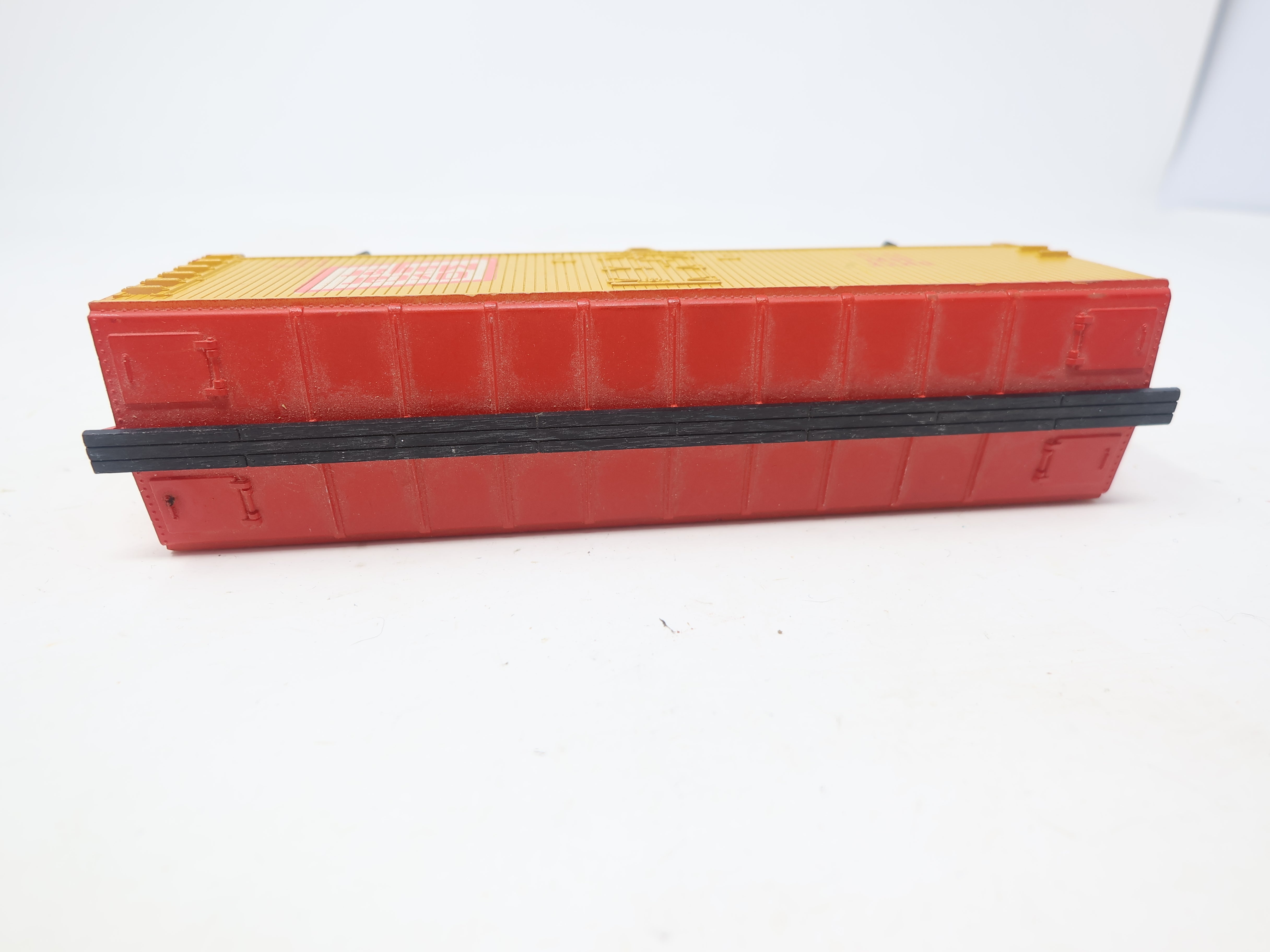 USED ROCO HO Scale, 40' Wooden Billboard Box Car, Oscar Mayer OMTX #5003