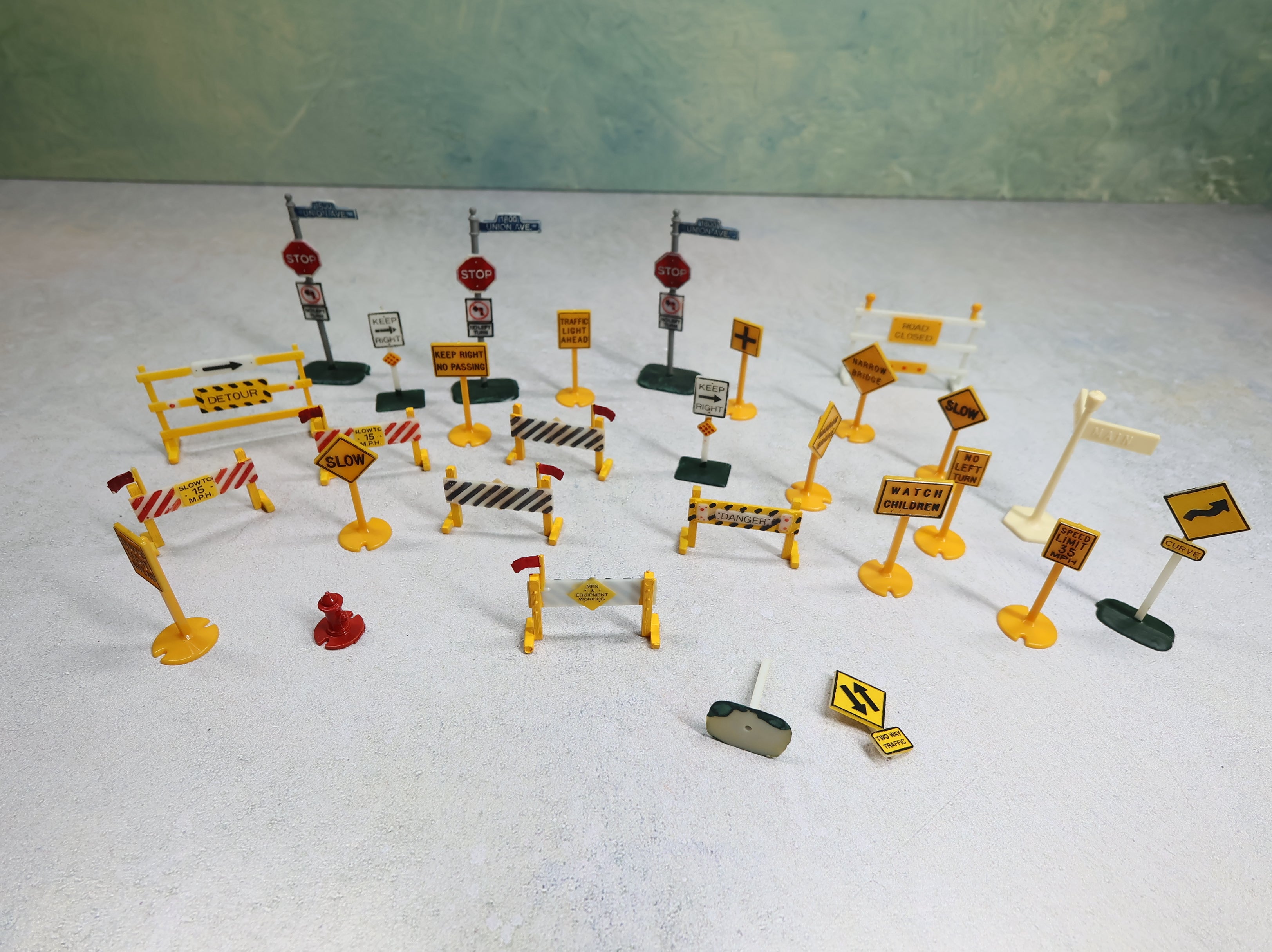 USED O Lot of Street Signs & More