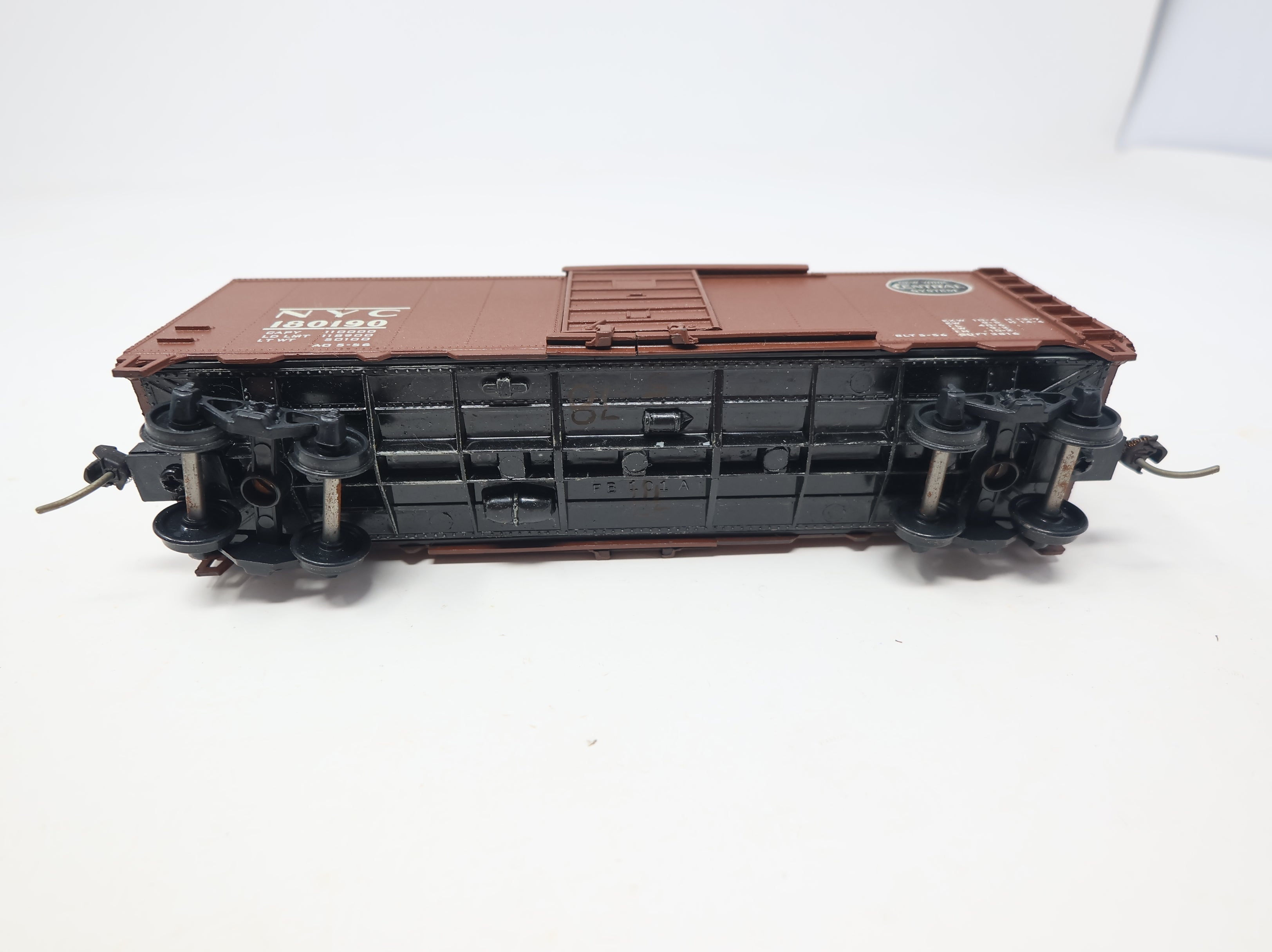 USED Roundhouse HO Scale 40' Steel Box Car New York Central NYC #180190 Decal