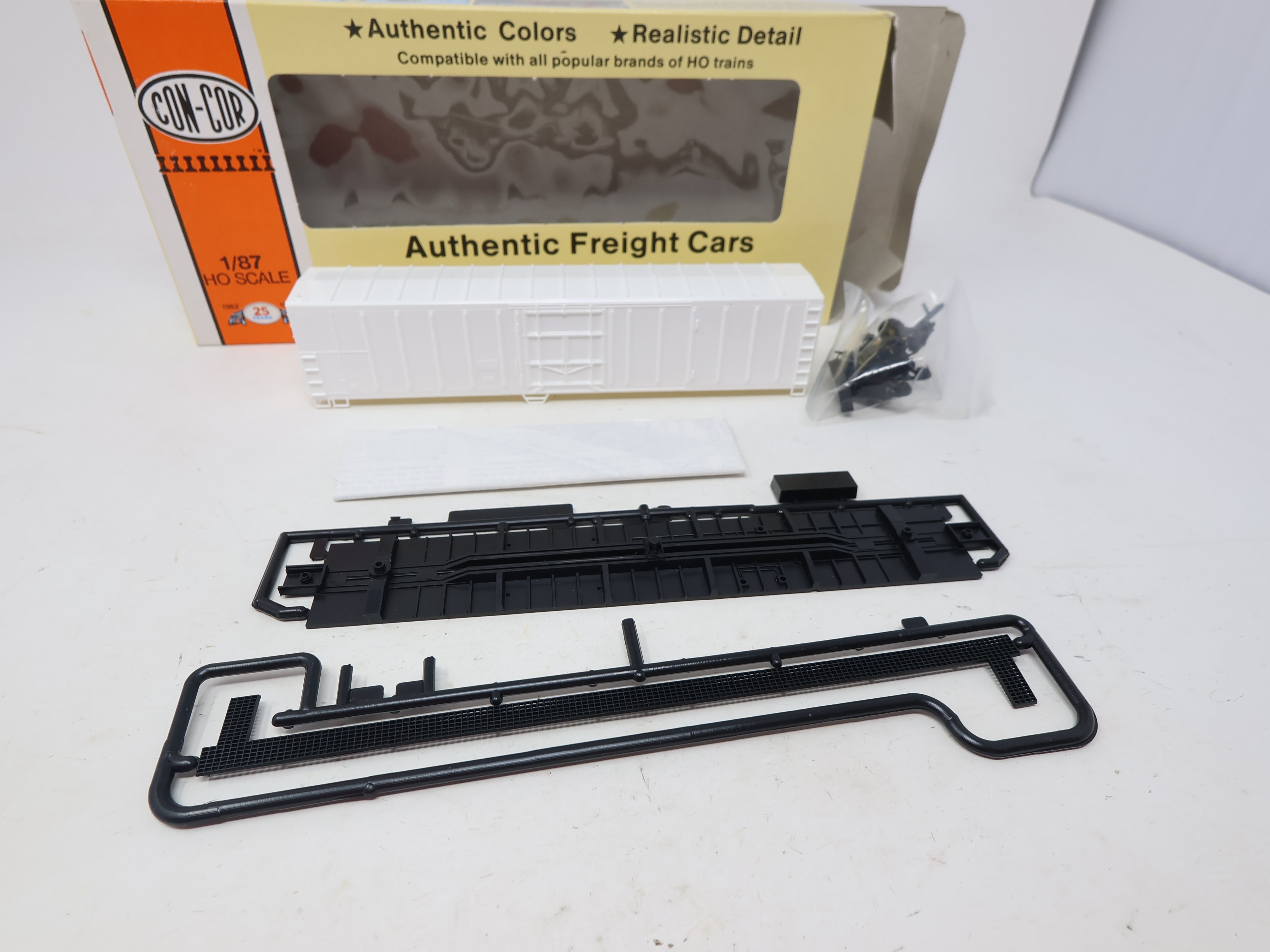 USED Con-Cor #1-009800 HO Scale, 57' Mech Reefer Undecorated (KIT)