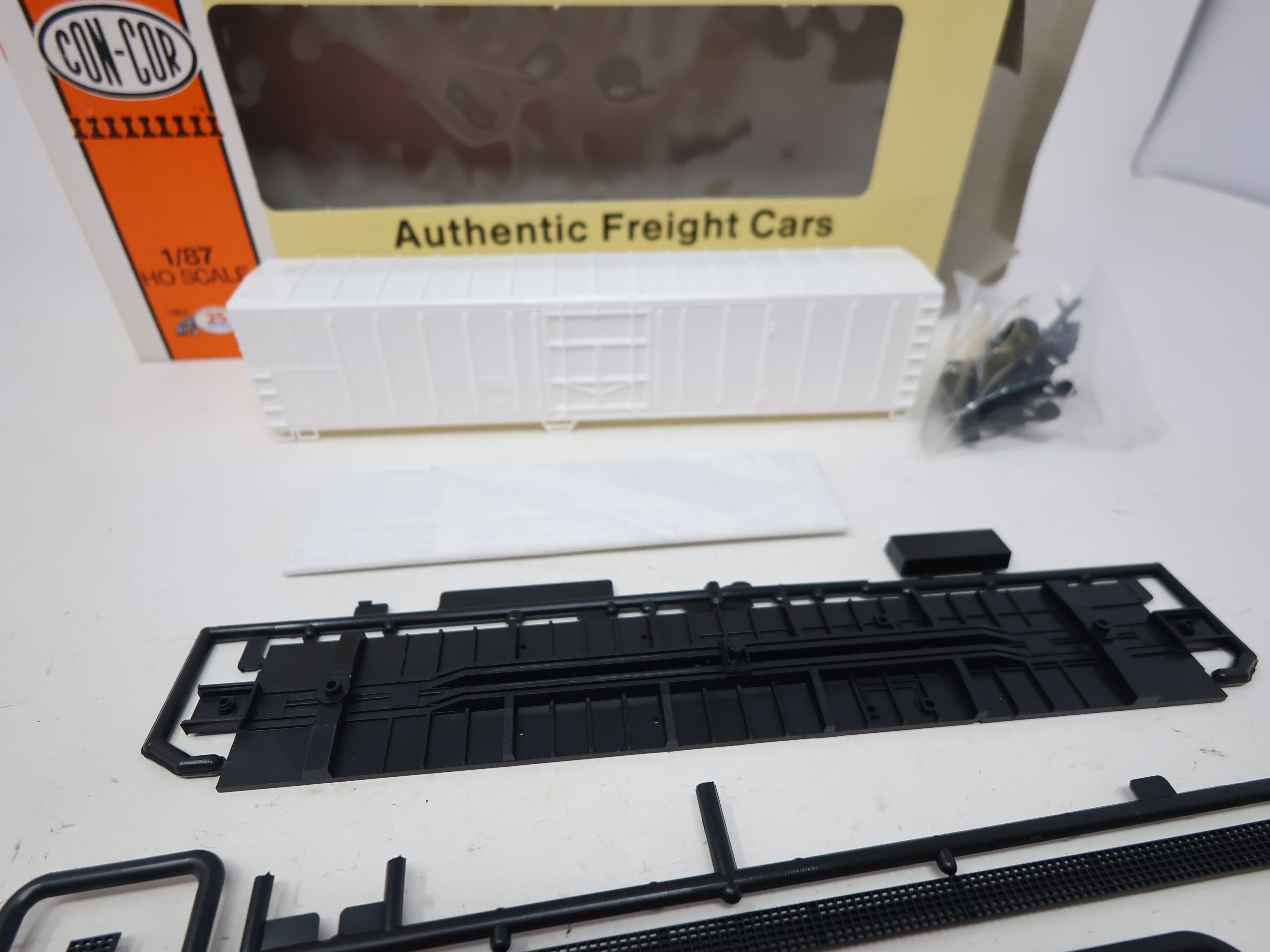 USED Con-Cor #1-009800 HO Scale, 57' Mech Reefer Undecorated (KIT)