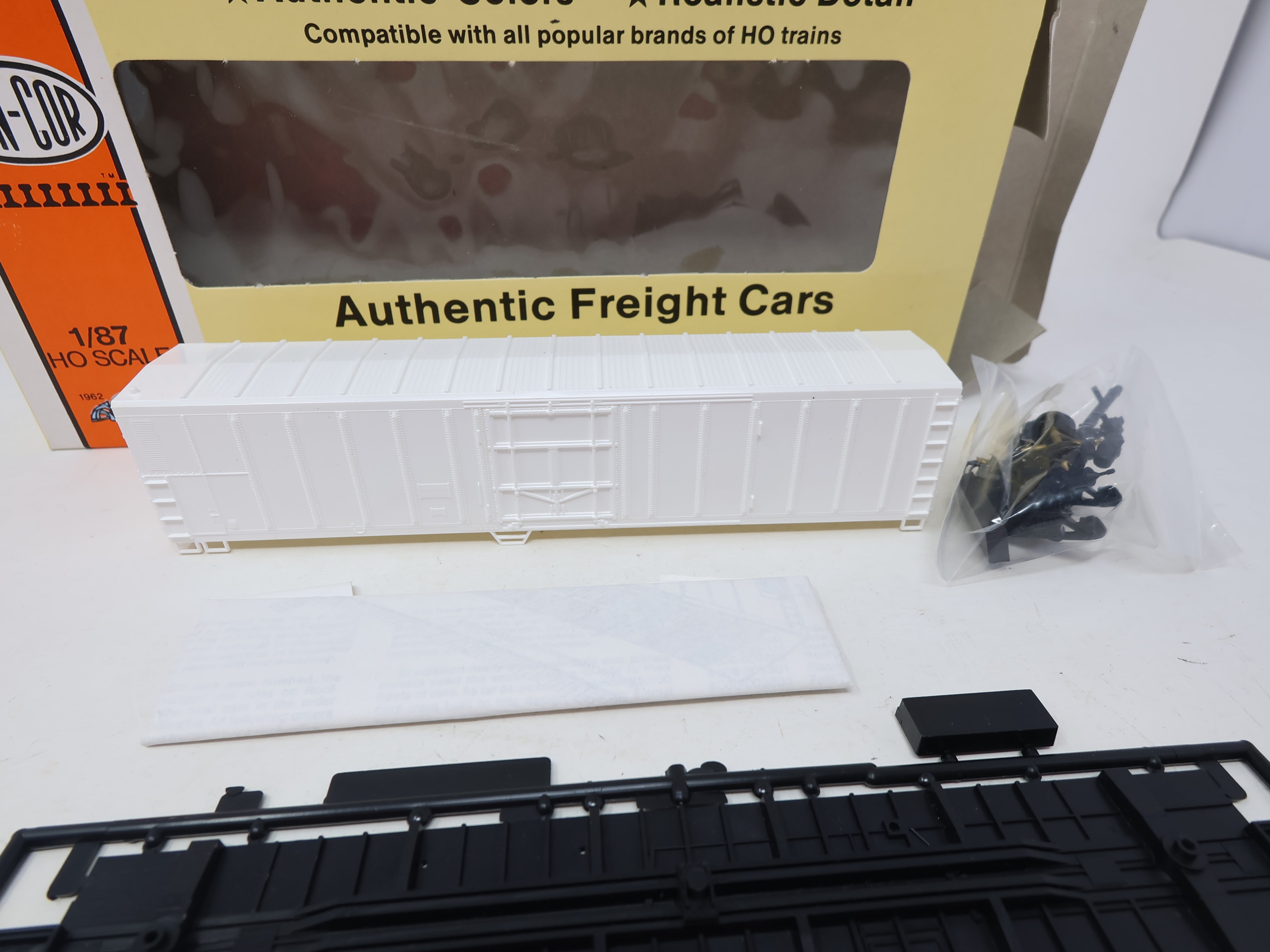 USED Con-Cor #1-009800 HO Scale, 57' Mech Reefer Undecorated (KIT)