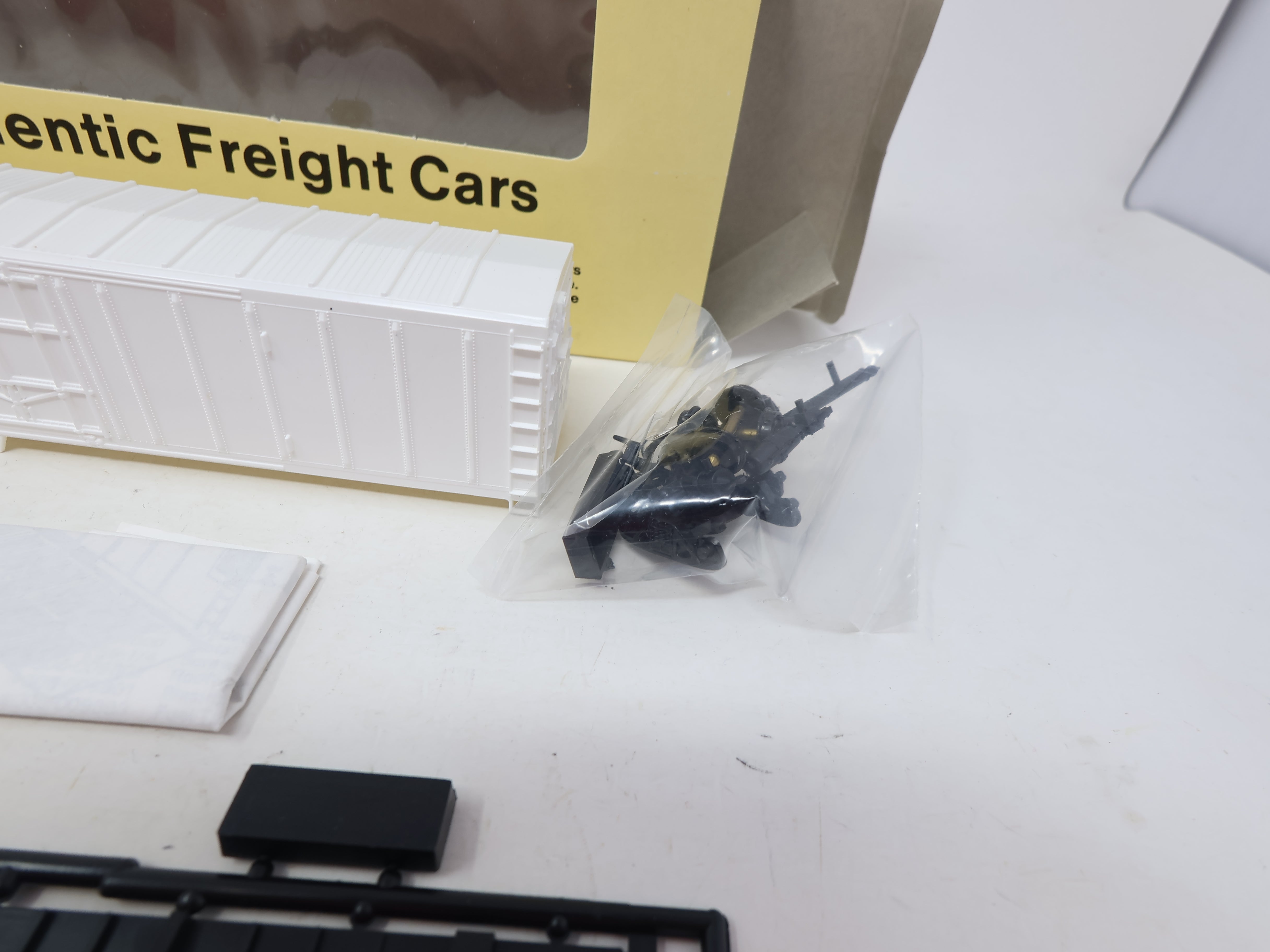 USED Con-Cor #1-009800 HO Scale, 57' Mech Reefer Undecorated (KIT)