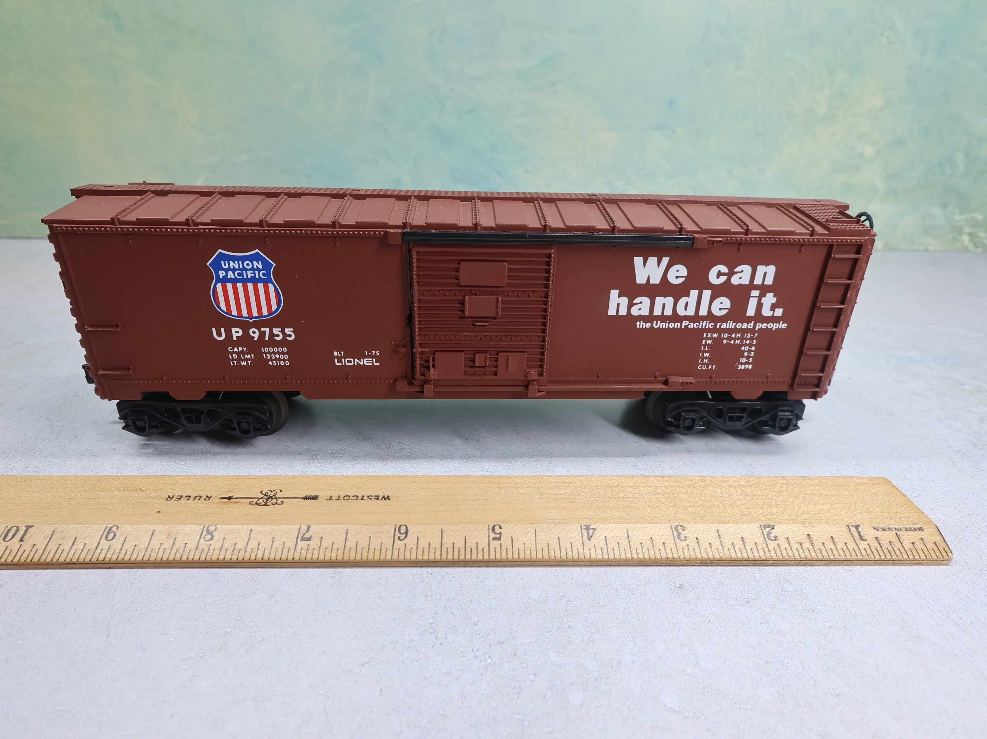 USED Lionel O Box Car Union Pacific UP #9755