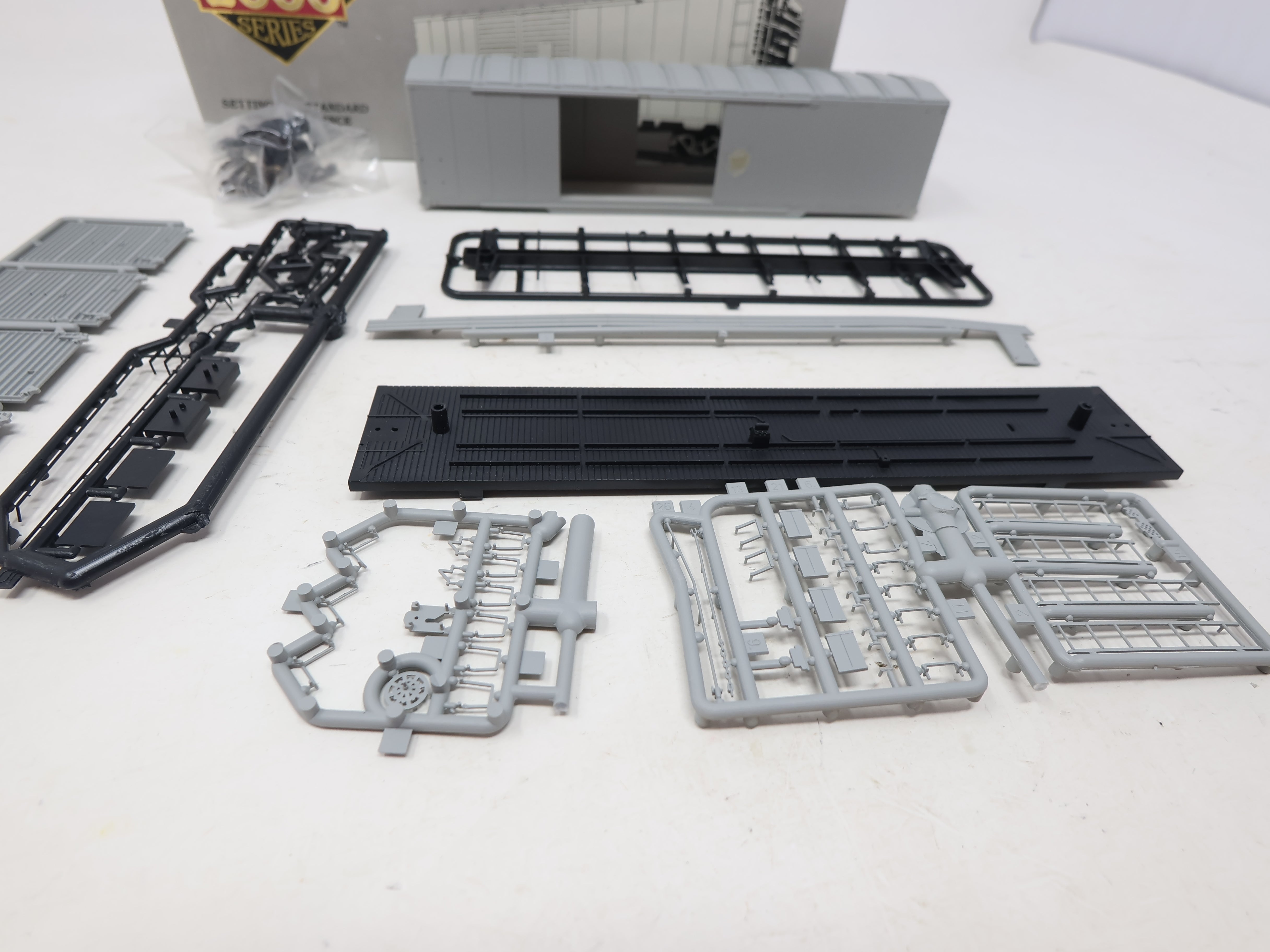 USED Life-Like 8443 HO Scale, 50' Automobile Box Car, Undecorated (KIT)