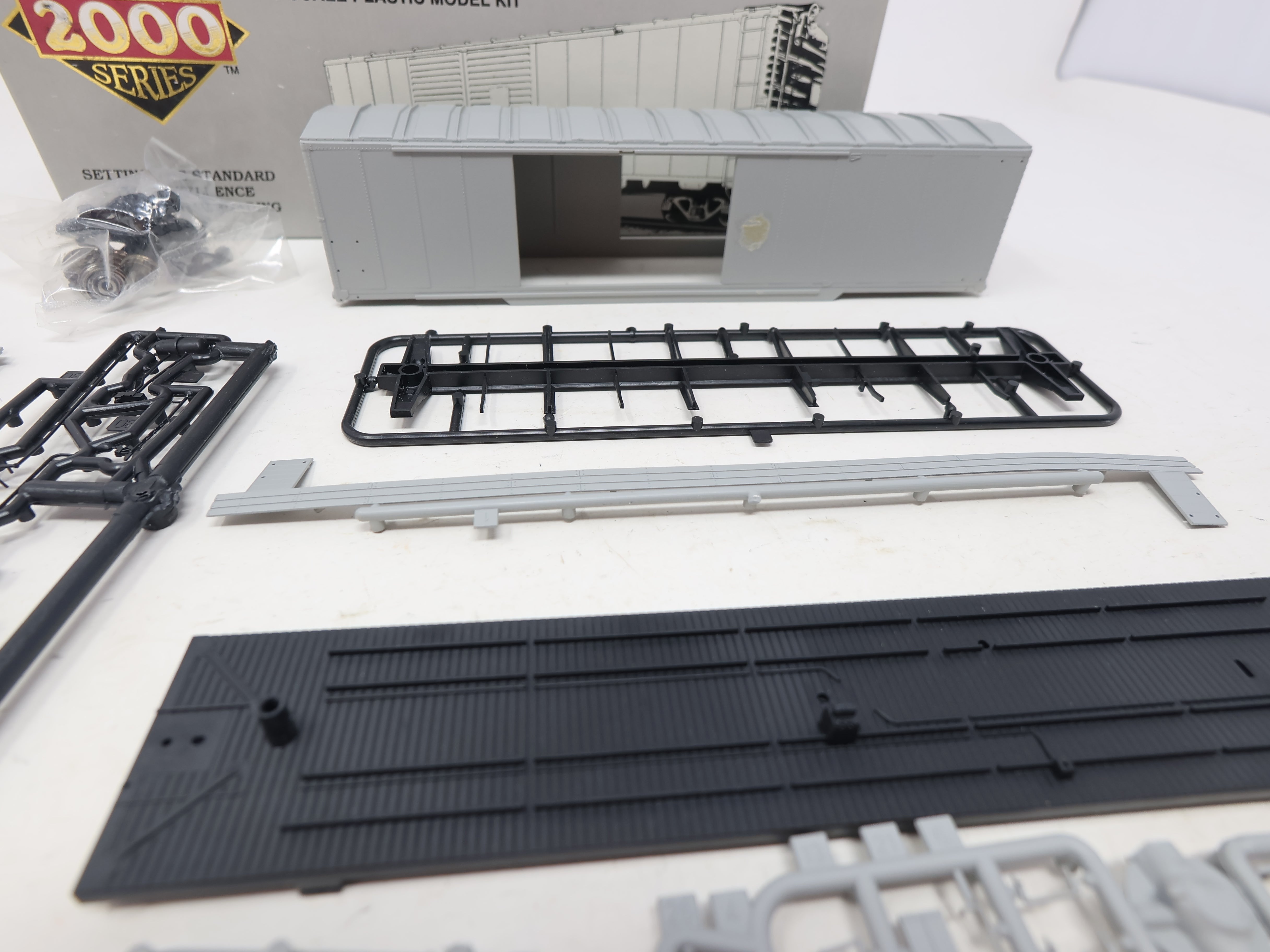 USED Life-Like 8443 HO Scale, 50' Automobile Box Car, Undecorated (KIT)