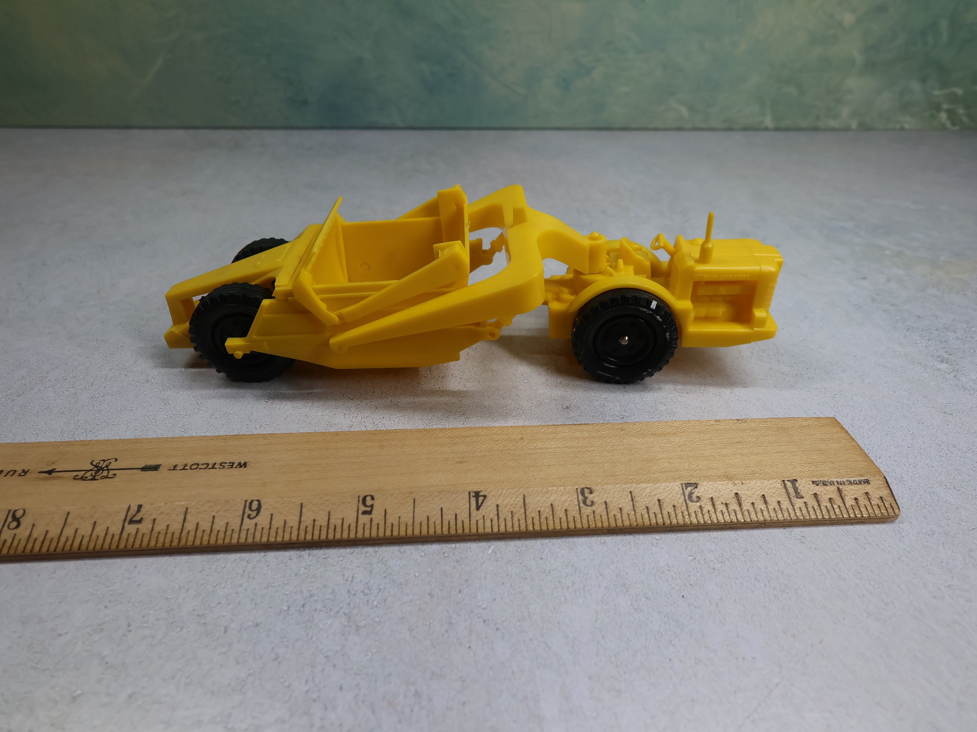 USED Lionel O Yellow Scraper Construction Equipment