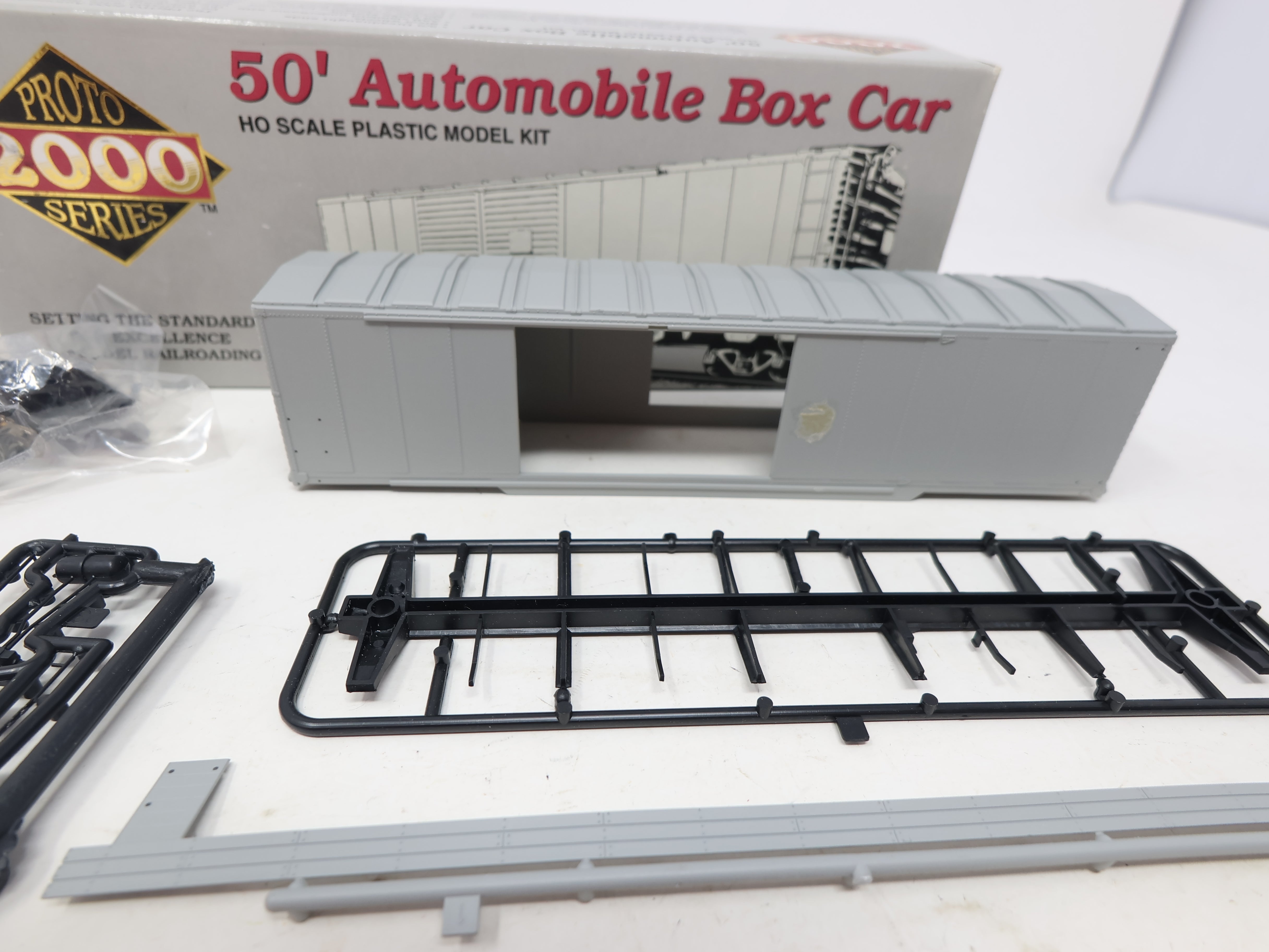 USED Life-Like 8443 HO Scale, 50' Automobile Box Car, Undecorated (KIT)