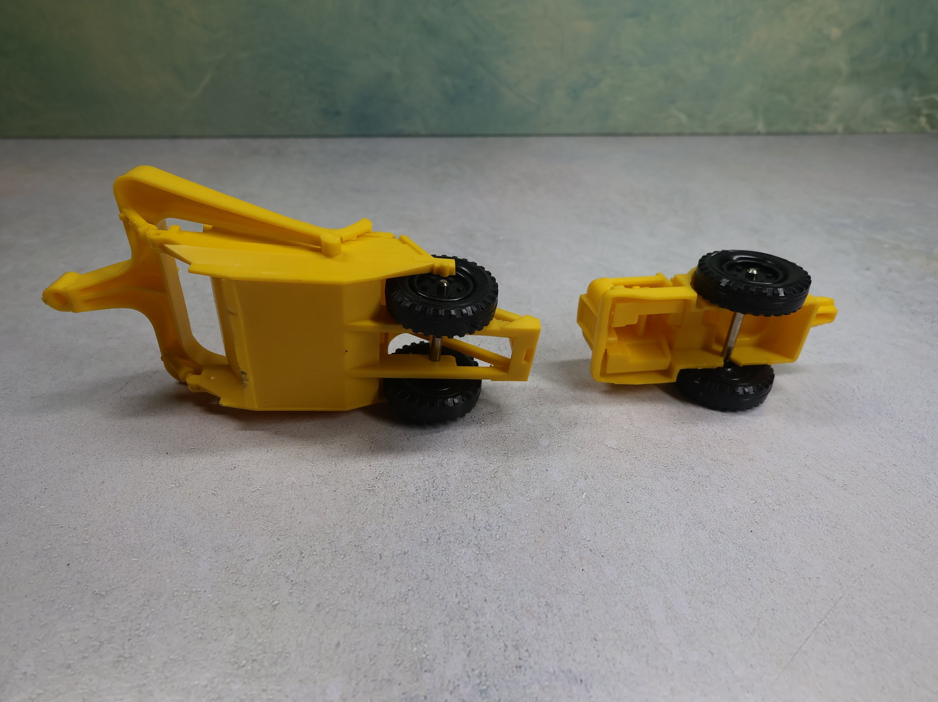 USED Lionel O Yellow Scraper Construction Equipment