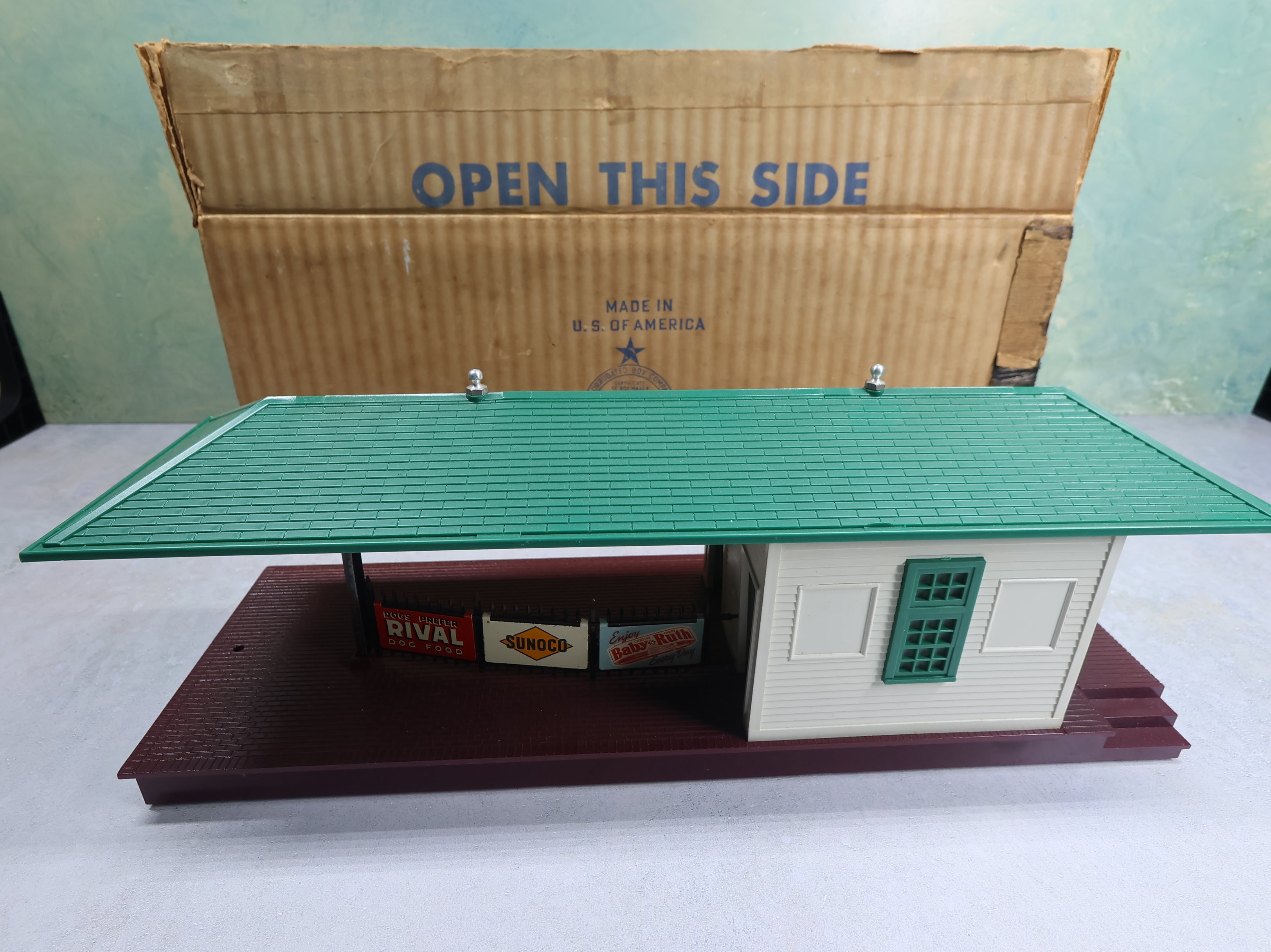 USED Lionel O 256 Freight Station w/ Box Untested