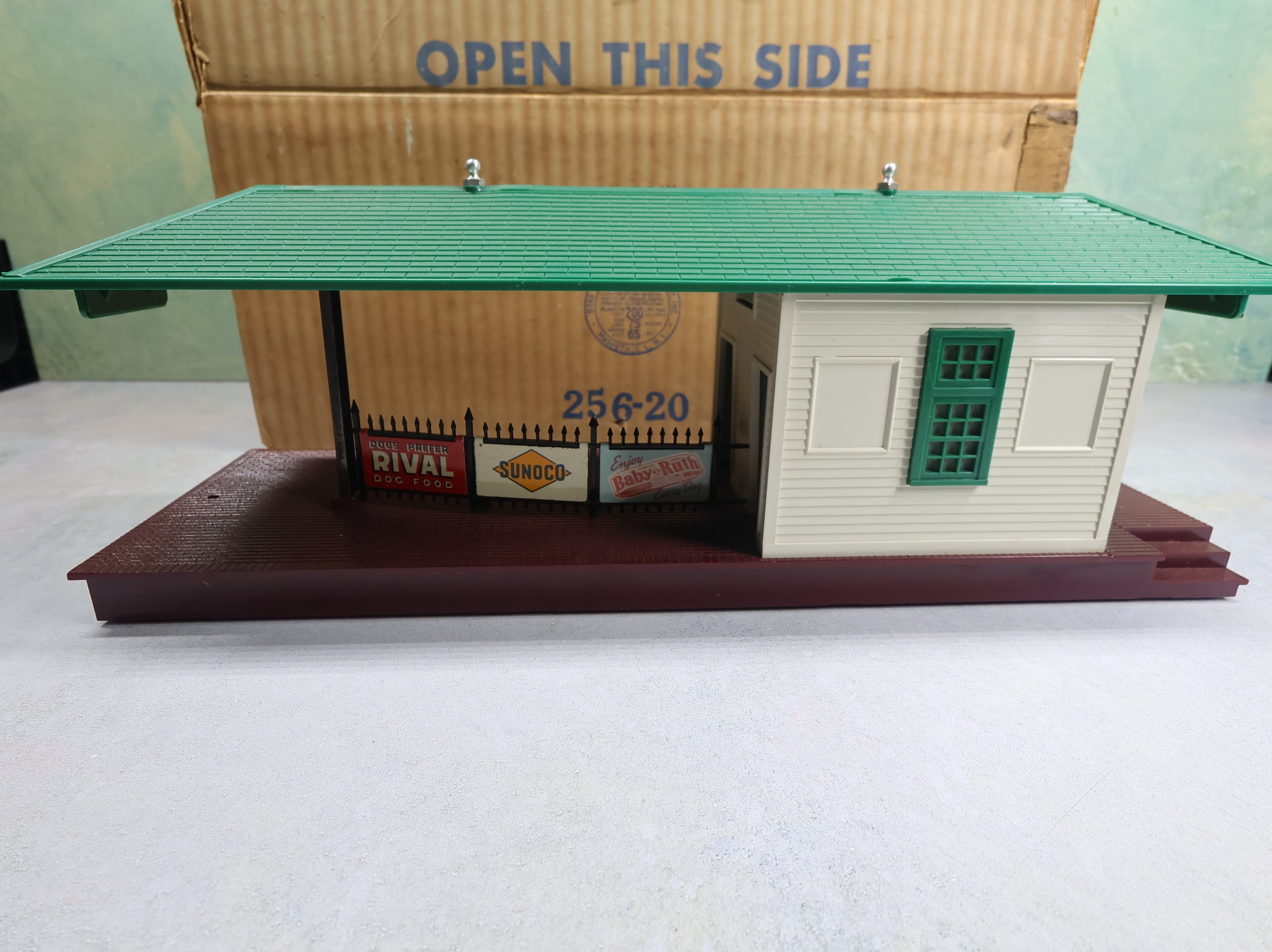 USED Lionel O 256 Freight Station w/ Box Untested