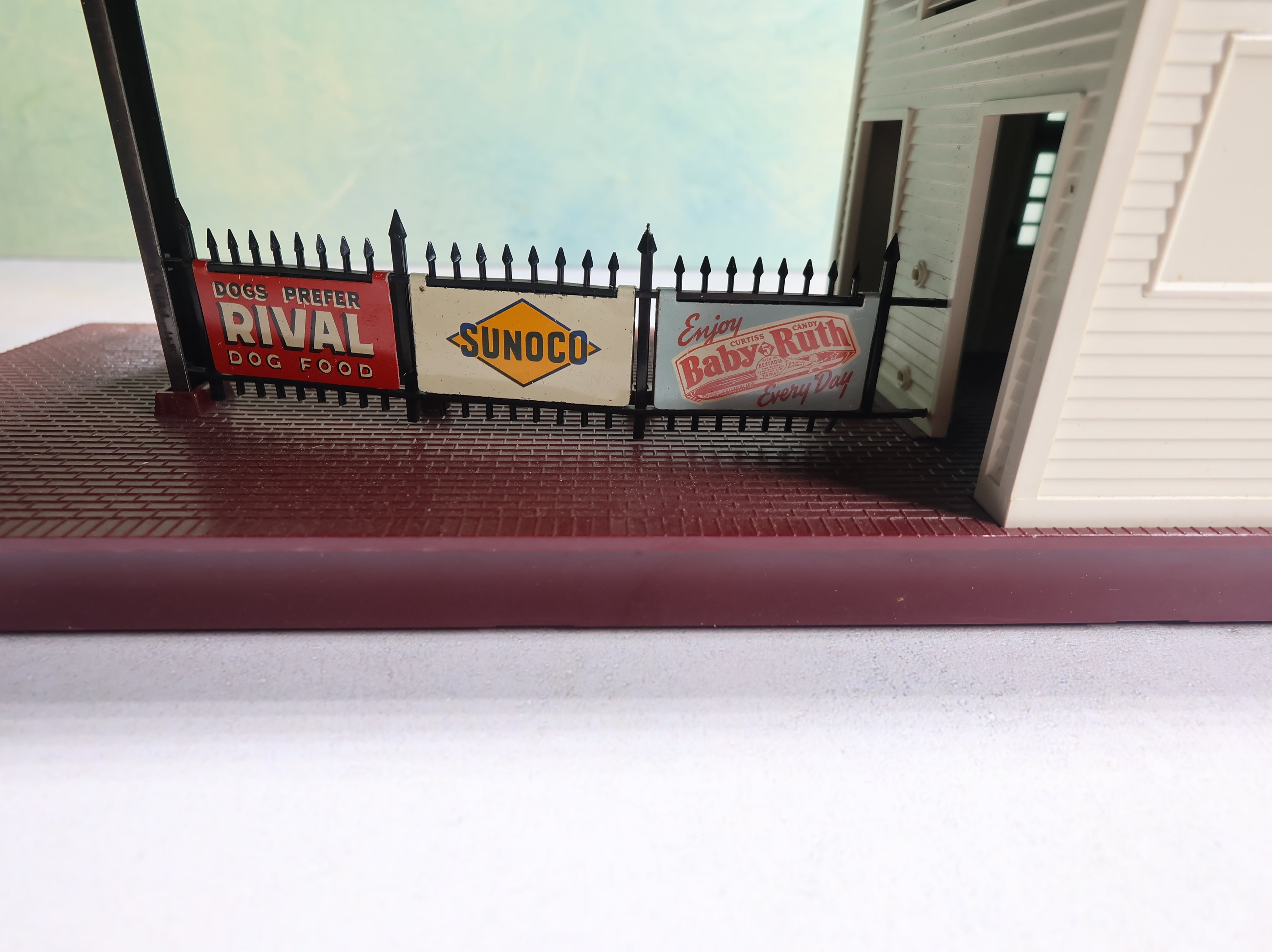 USED Lionel O 256 Freight Station w/ Box Untested