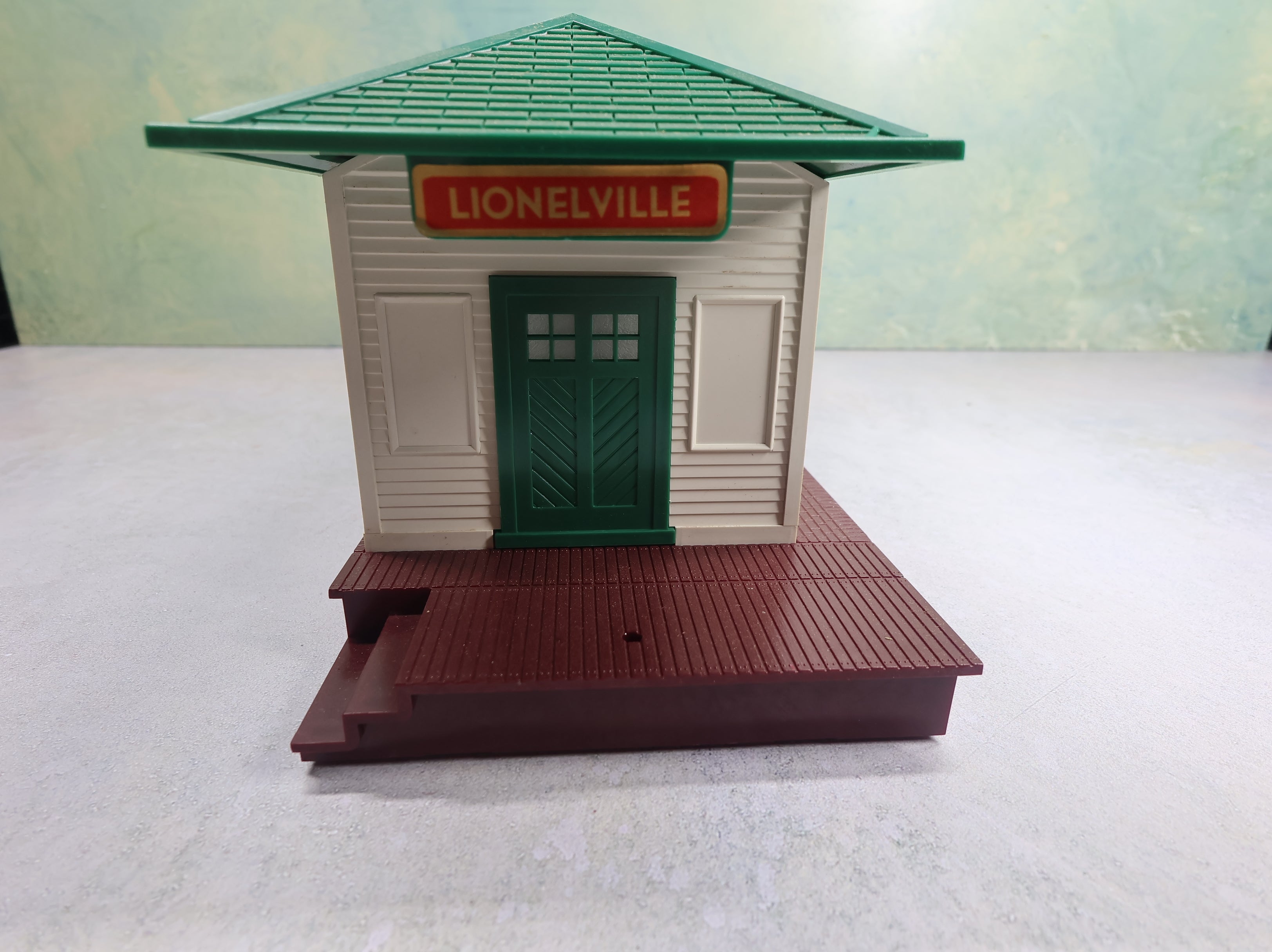 USED Lionel O 256 Freight Station w/ Box Untested