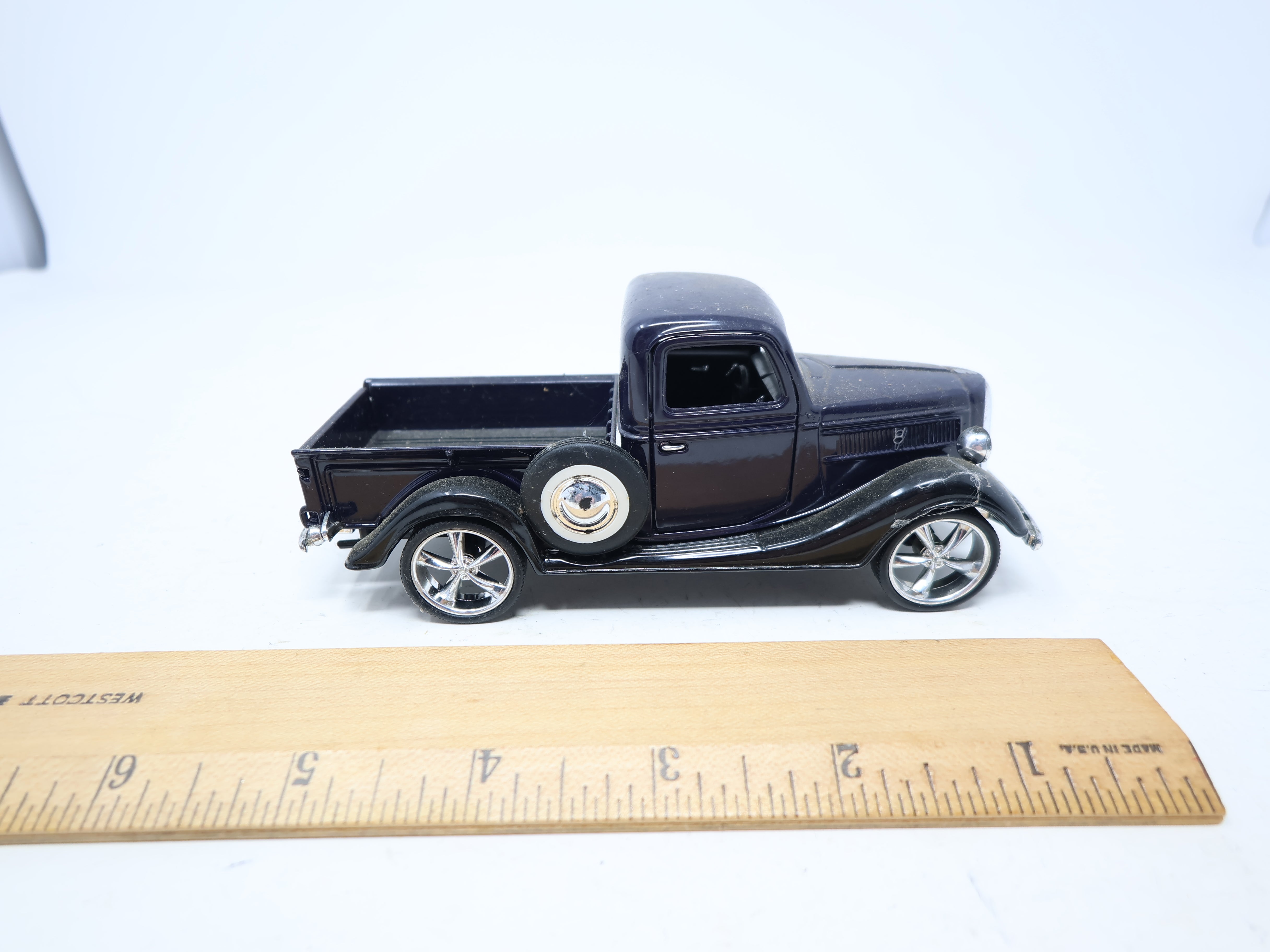 USED Superior Sunnyside 5607 , 1:34 Scale 1937 Ford Pickup Speedway