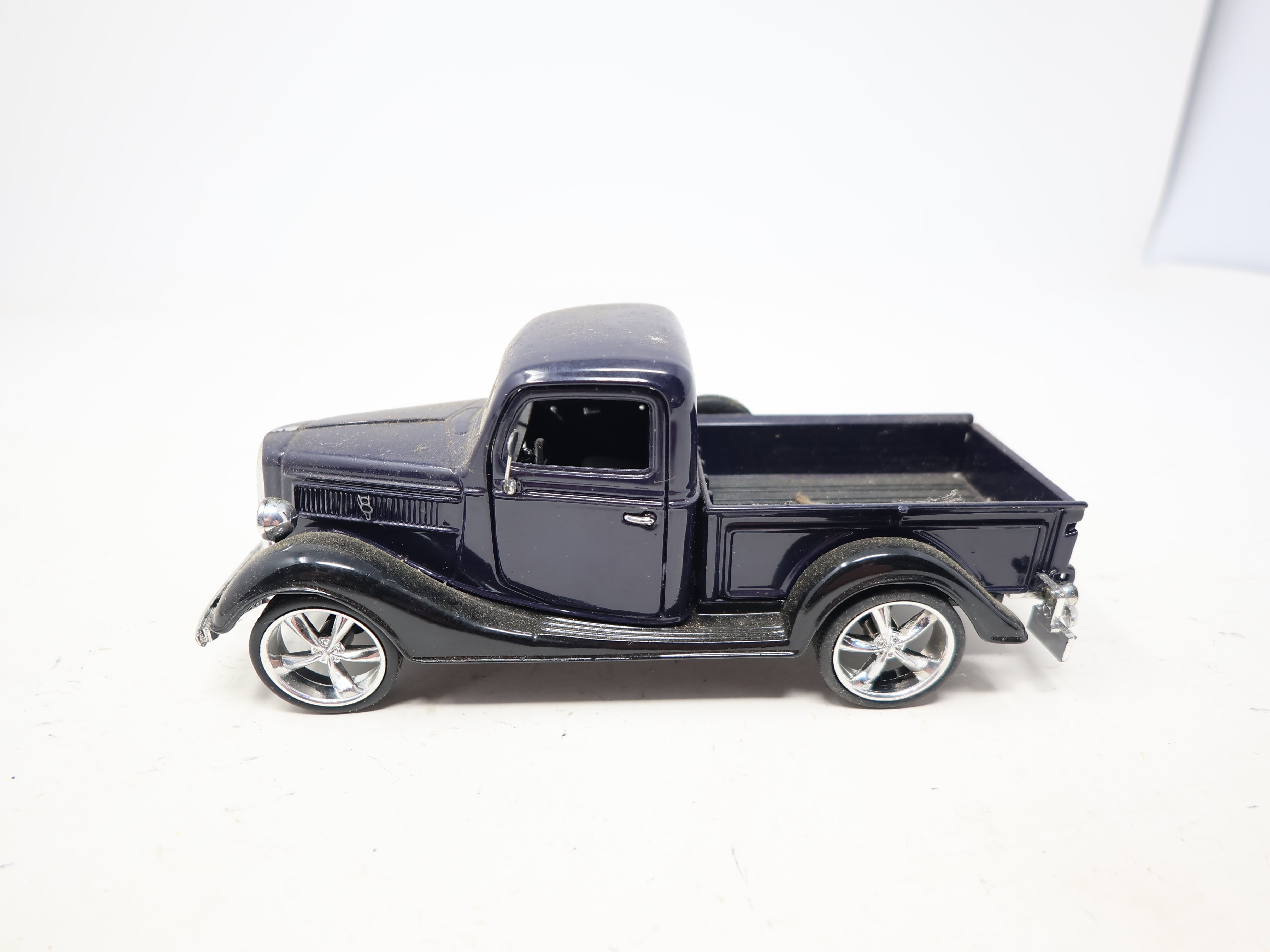 USED Superior Sunnyside 5607 , 1:34 Scale 1937 Ford Pickup Speedway
