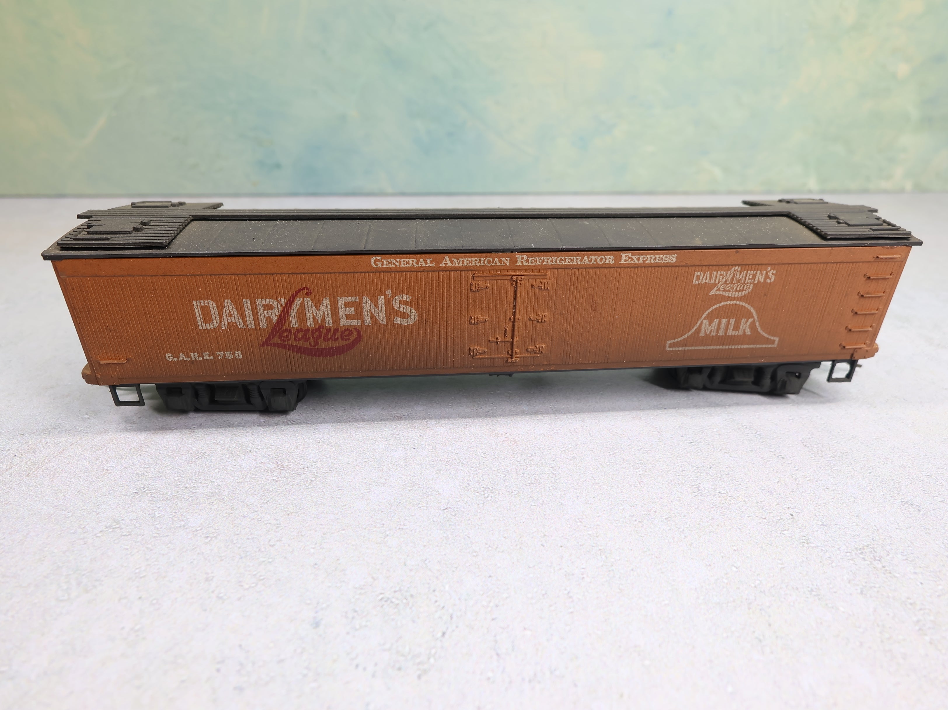 USED Roundhouse HO Scale Milk Tank Car Dairymen's League GARE #423 Weathered