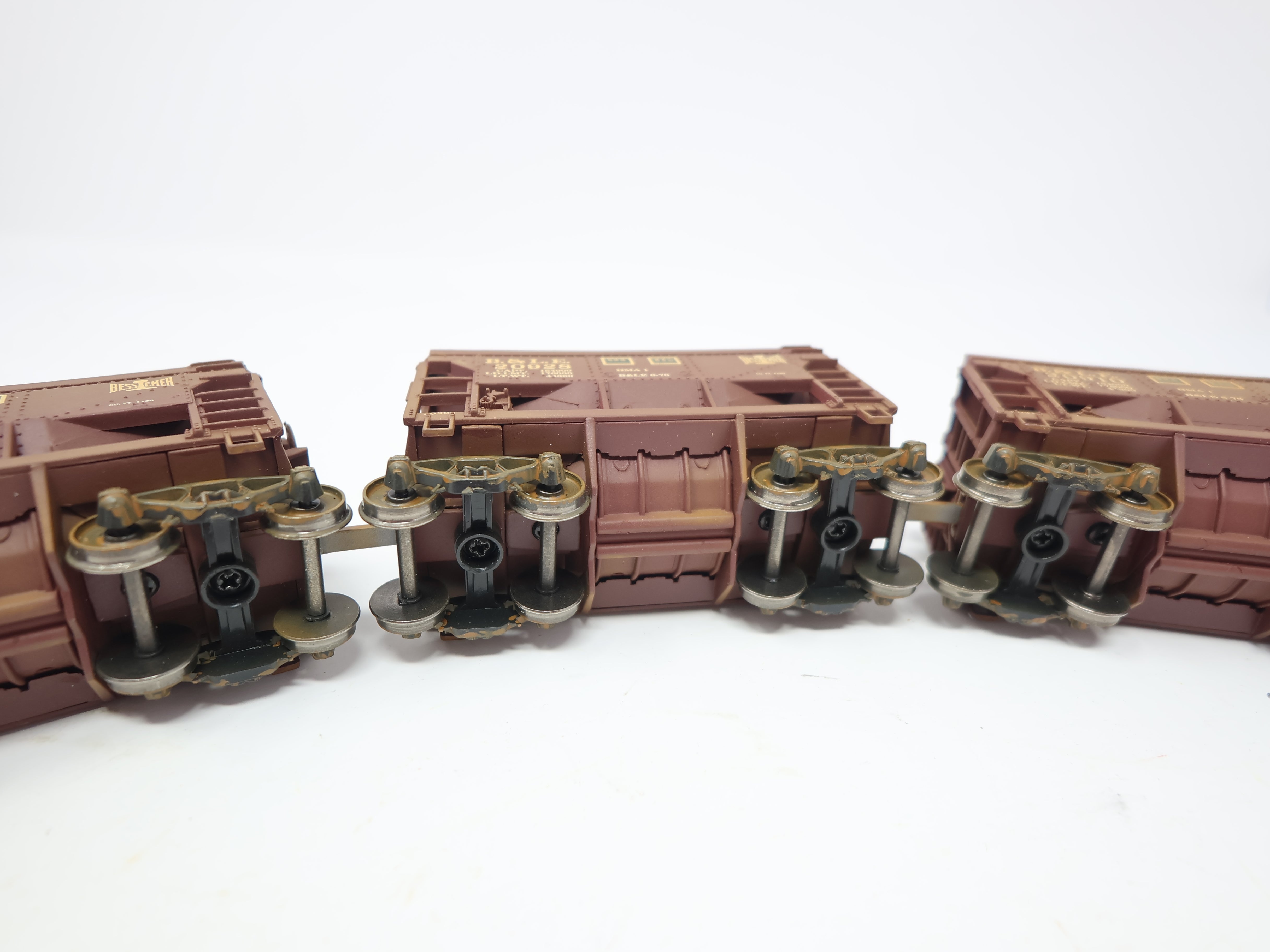 USED HO Scale, 4 Ore Cars, Bessemer & Lake Erie B&LE , Weathered Set 6