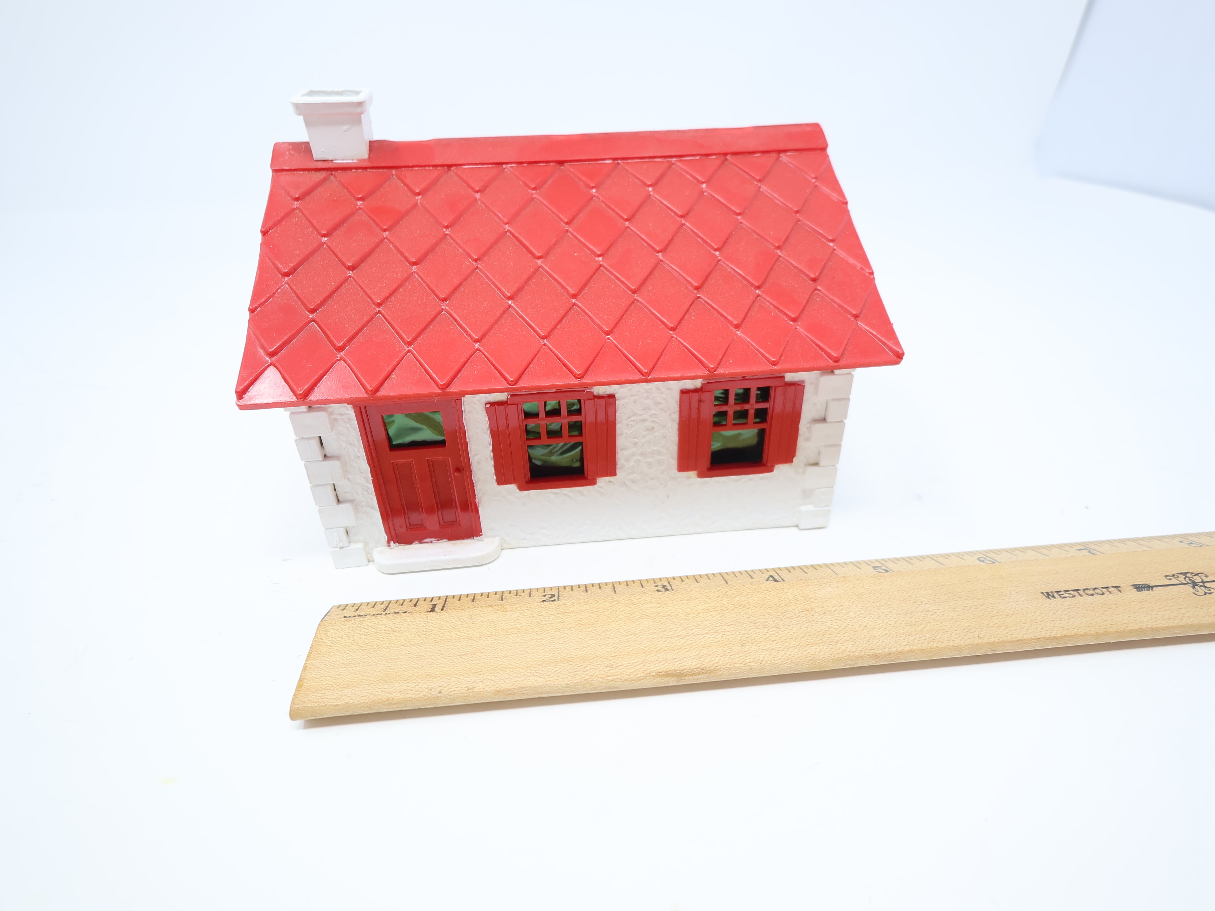 USED O, Little White House w/ Red Roof