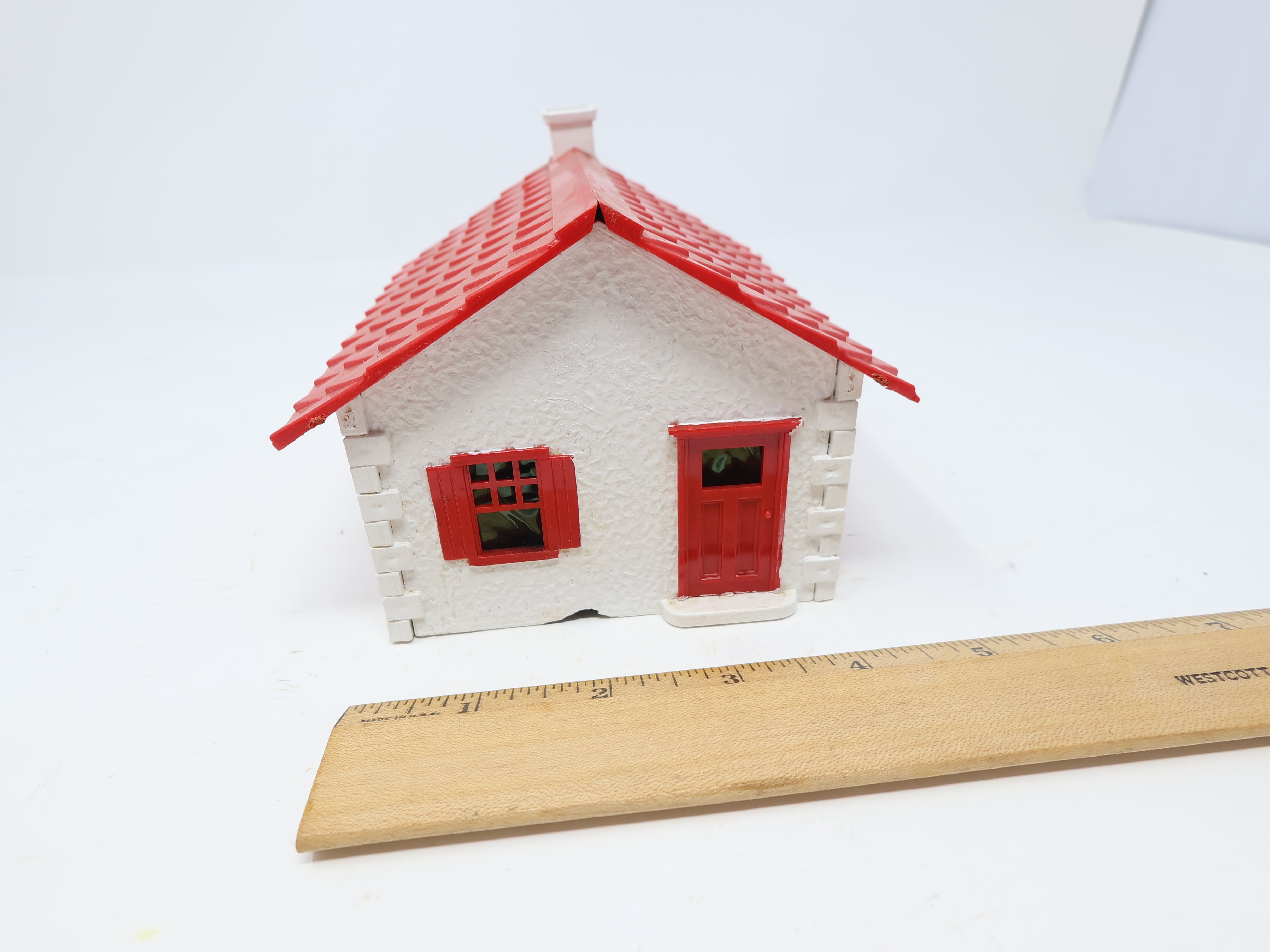 USED O, Little White House w/ Red Roof