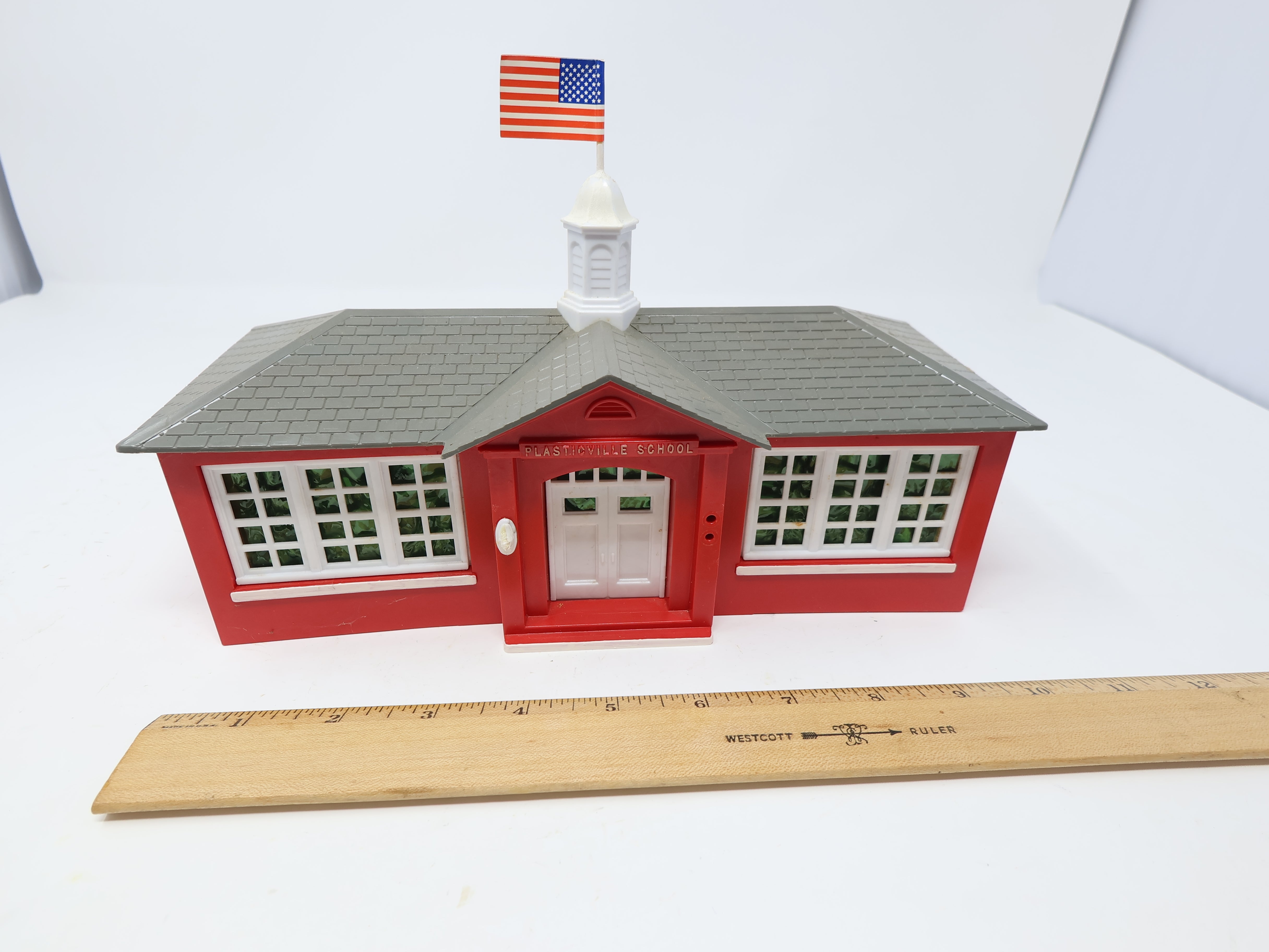 USED Bachmann Plasticville O, Red School House