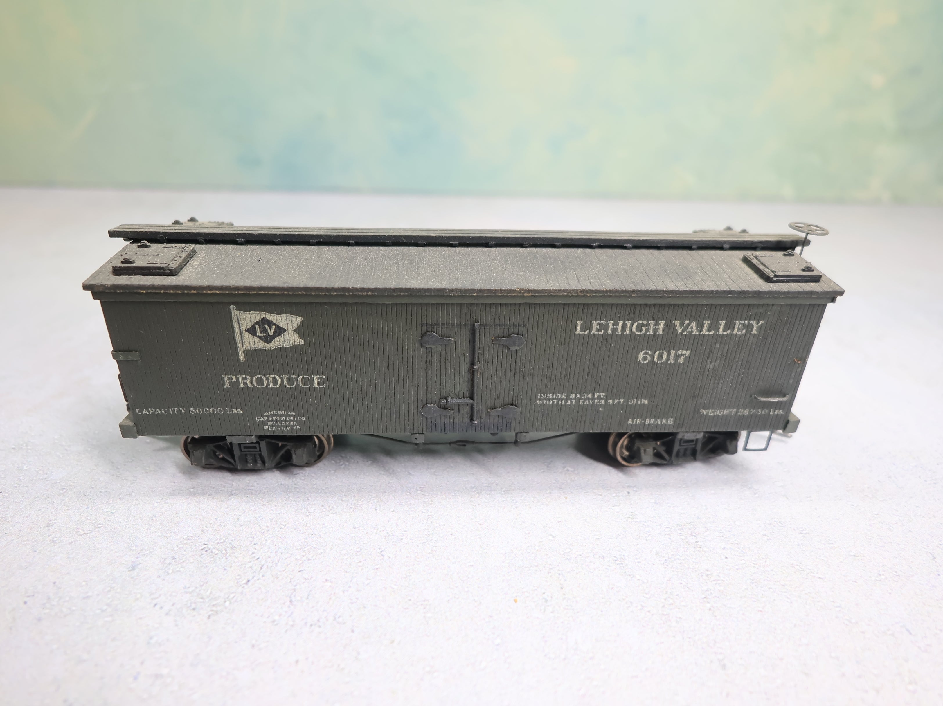 USED HO Scale Old Time Wooden Box Car Lehigh Valley #6017 Weathered