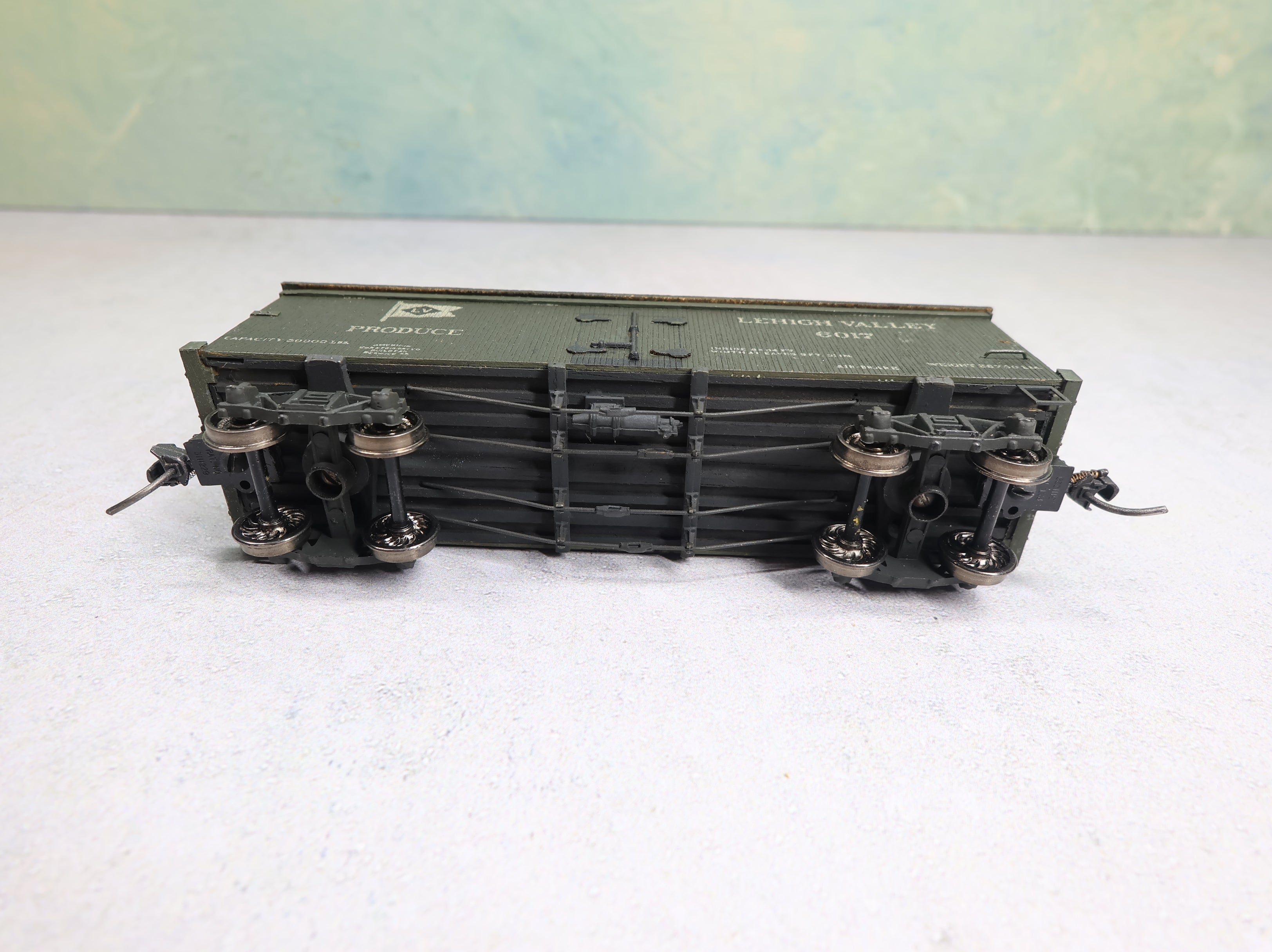 USED HO Scale Old Time Wooden Box Car Lehigh Valley #6017 Weathered
