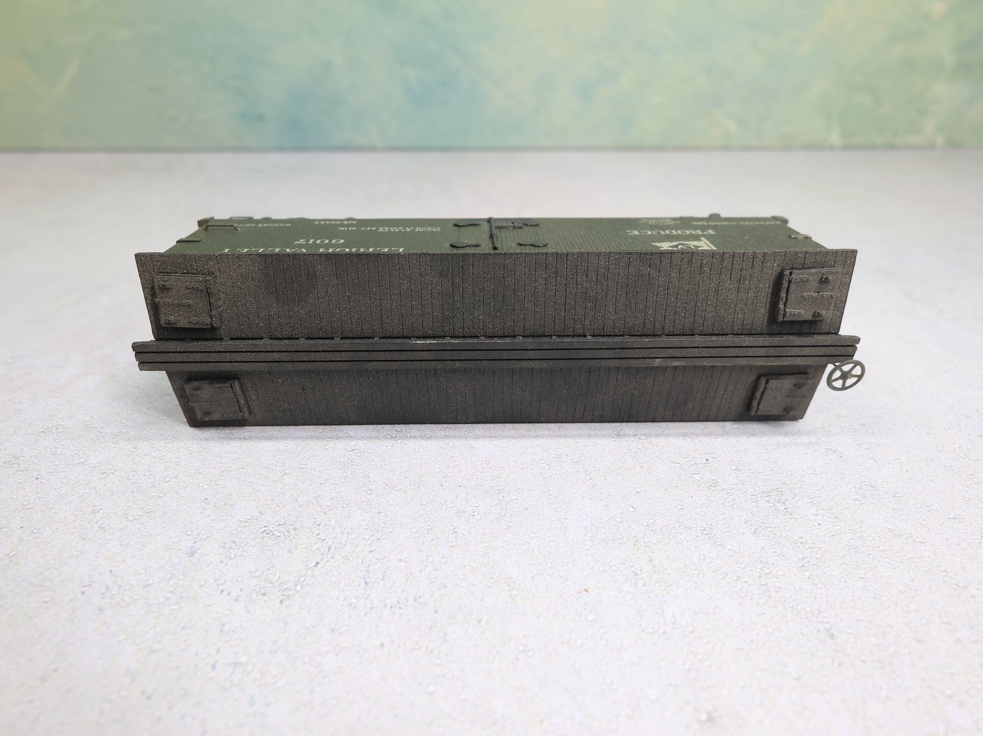 USED HO Scale Old Time Wooden Box Car Lehigh Valley #6017 Weathered
