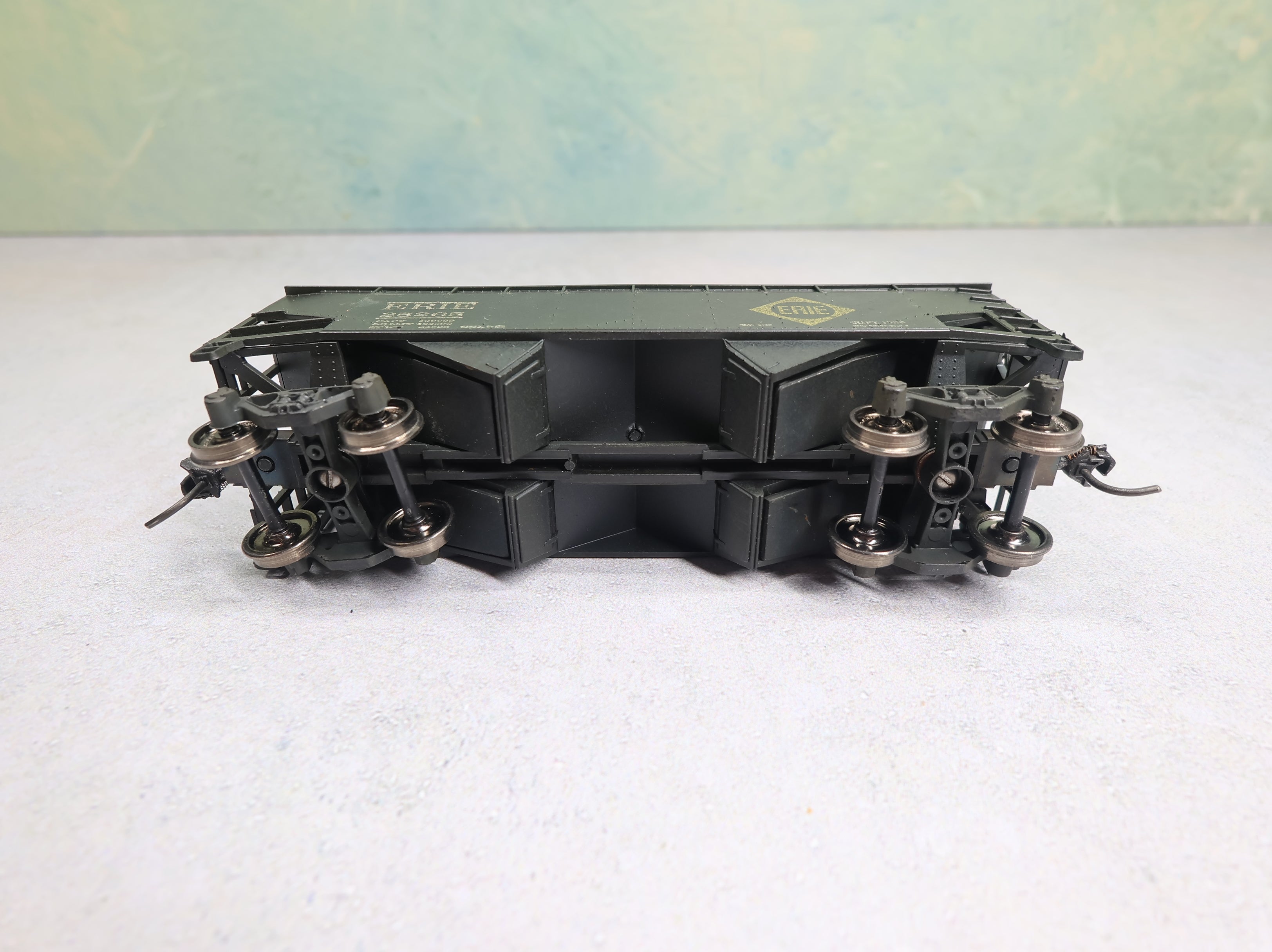 USED Athearn HO Scale Open Hopper Erie #25265 Weathered