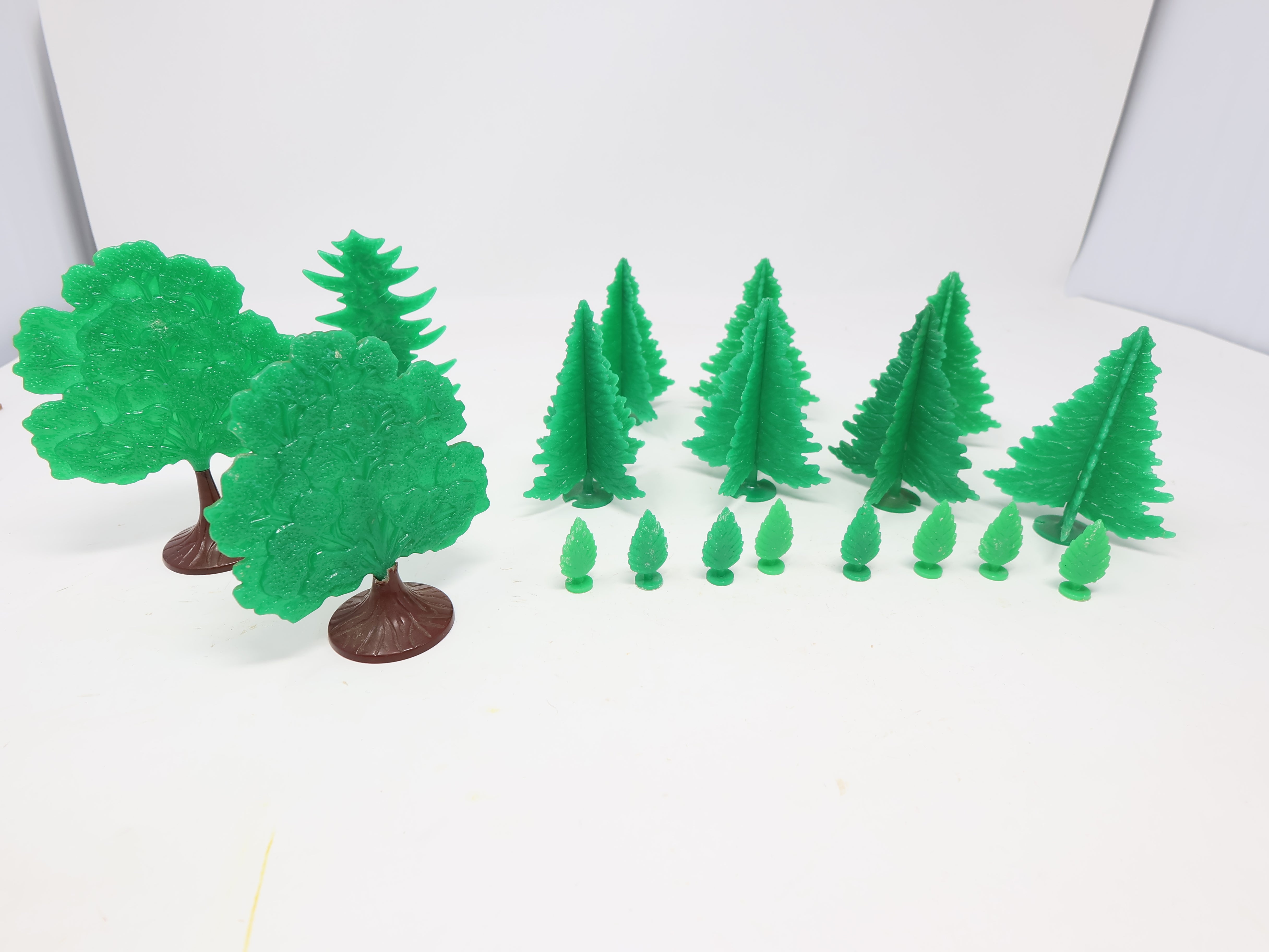 USED Bachmann O, Bachmann + more Plastic Green Trees