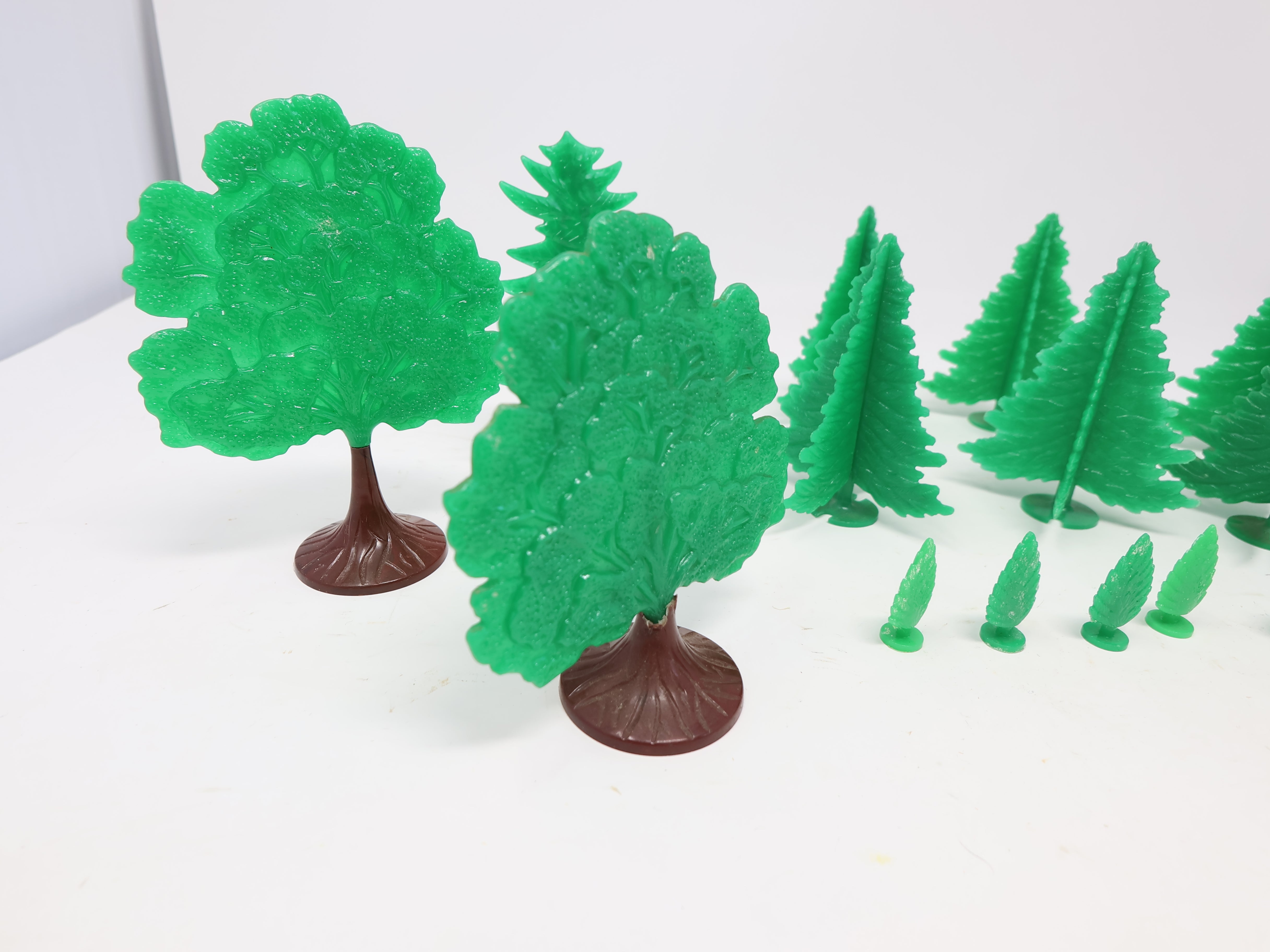 USED Bachmann O, Bachmann + more Plastic Green Trees