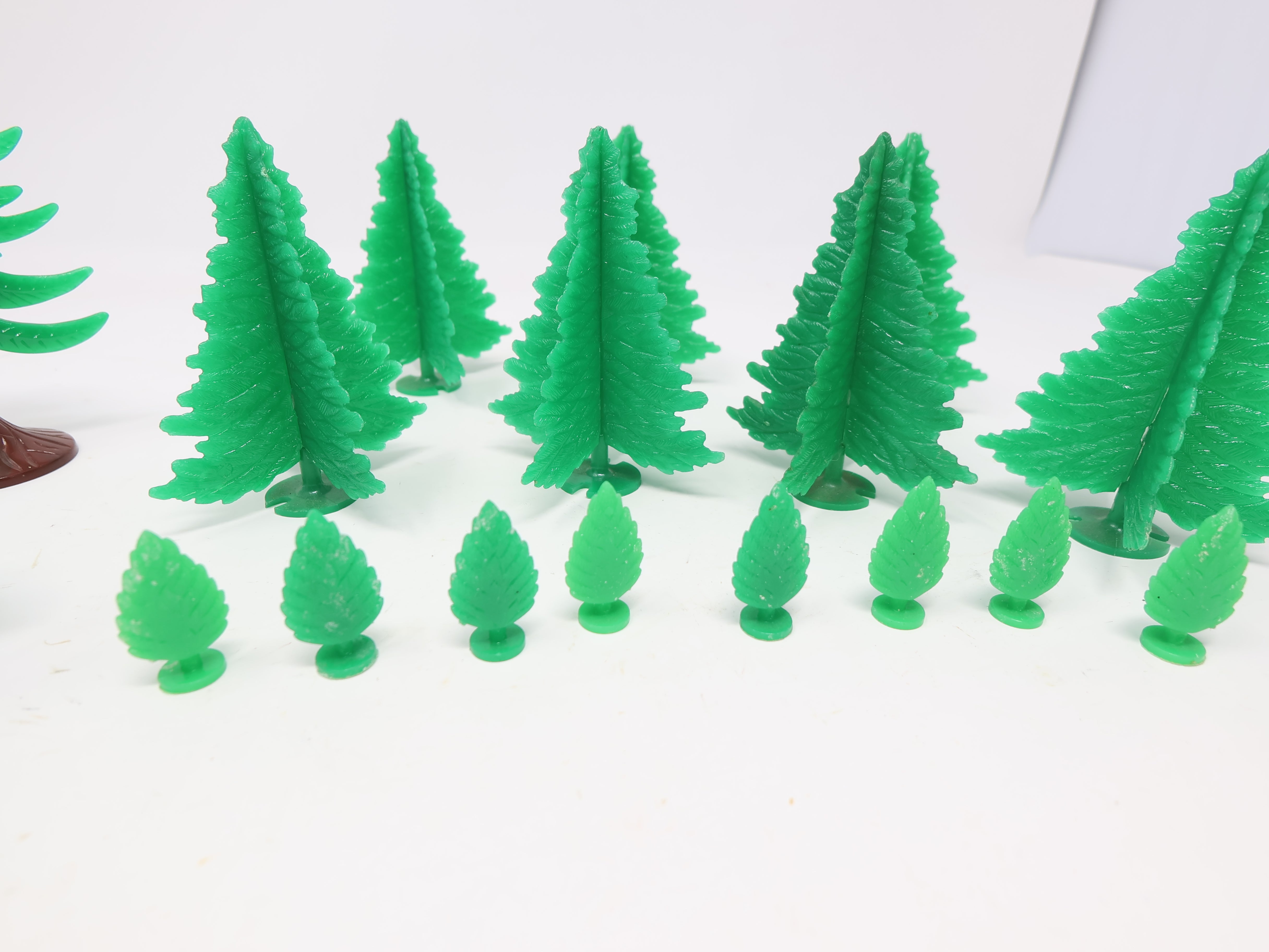 USED Bachmann O, Bachmann + more Plastic Green Trees