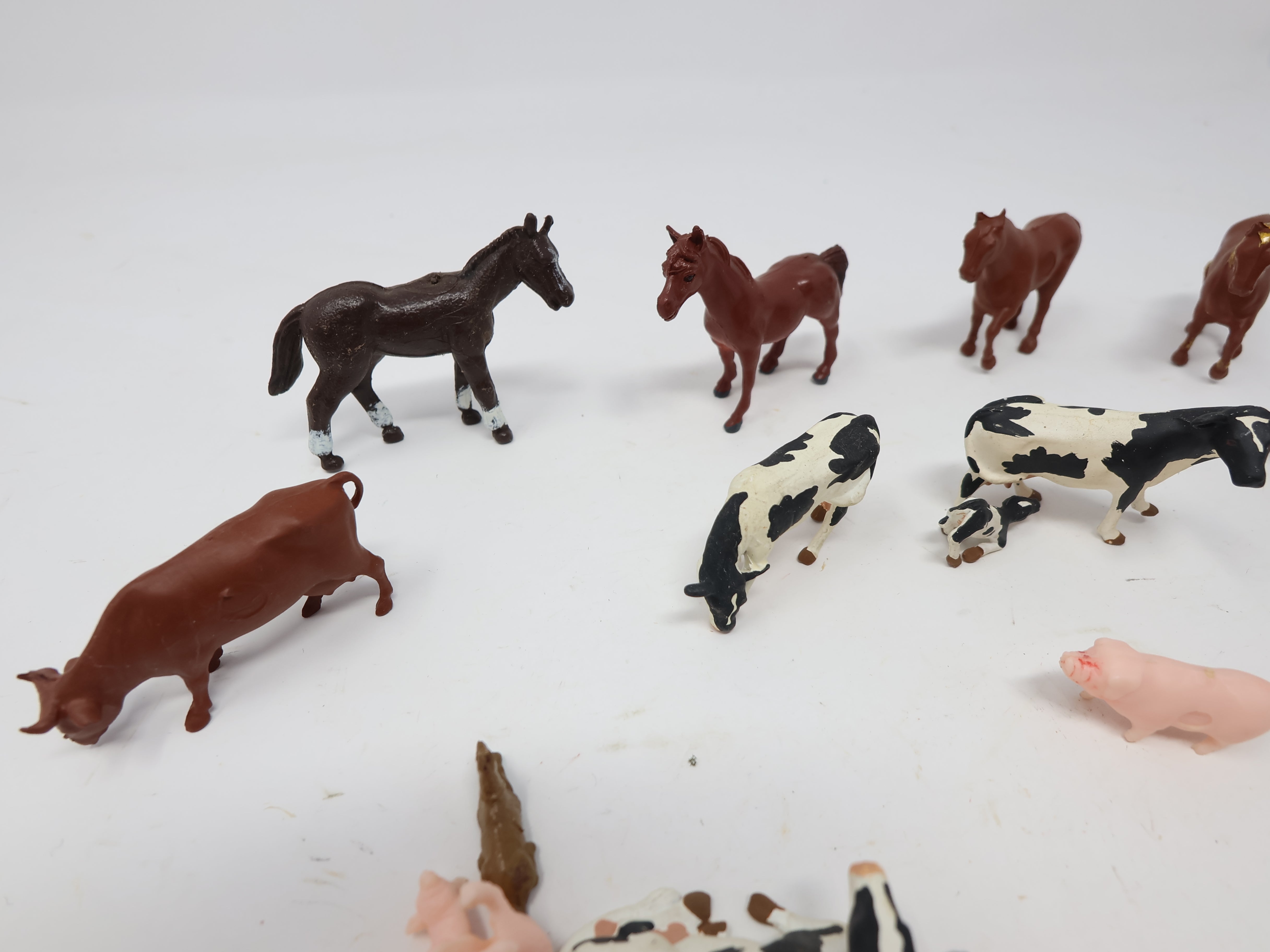 USED O, Lot of 30+ Farm Animals, Cows, Pigs, Horses