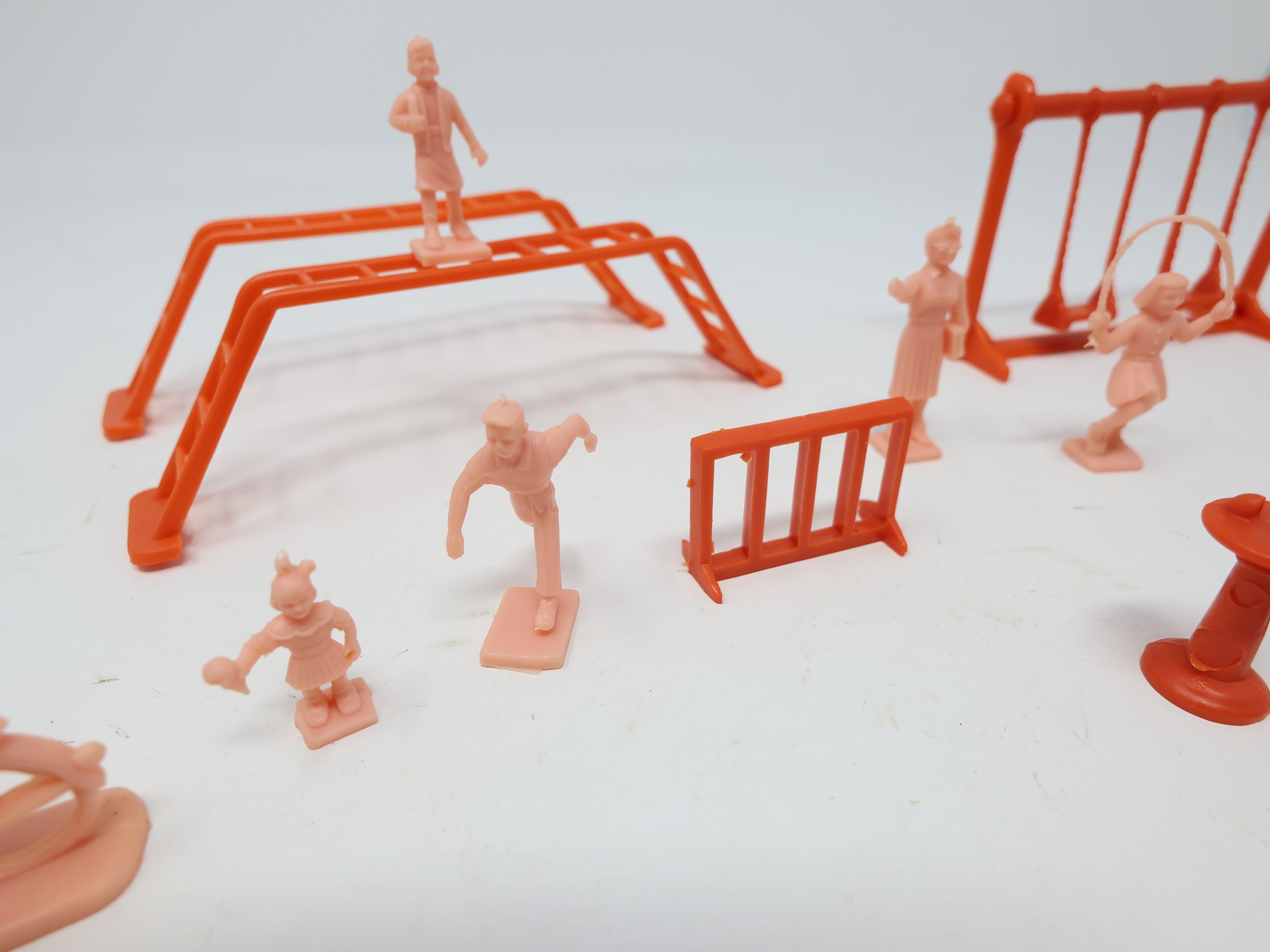 USED O, Playground Lot and Unpainted People