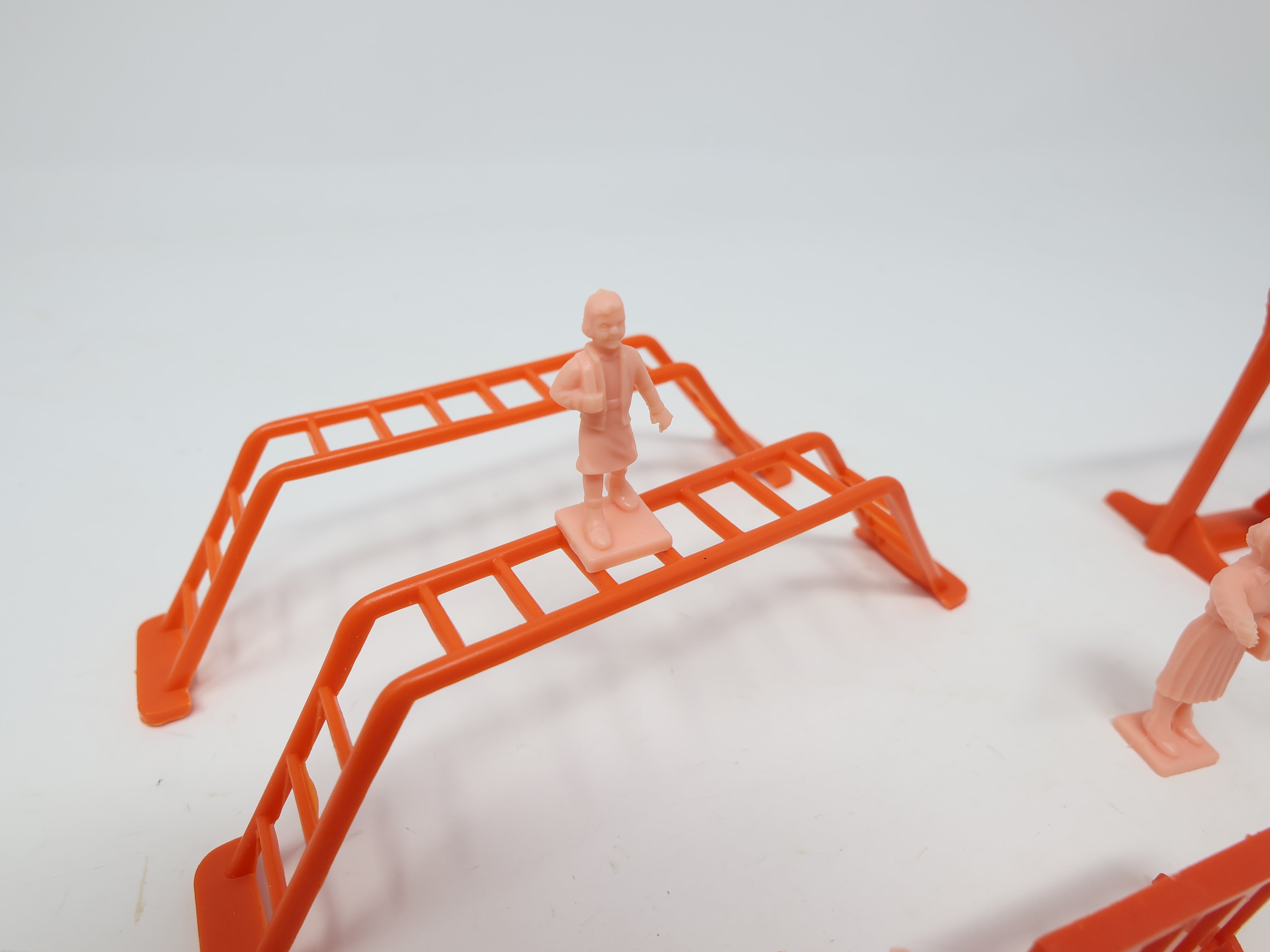 USED O, Playground Lot and Unpainted People