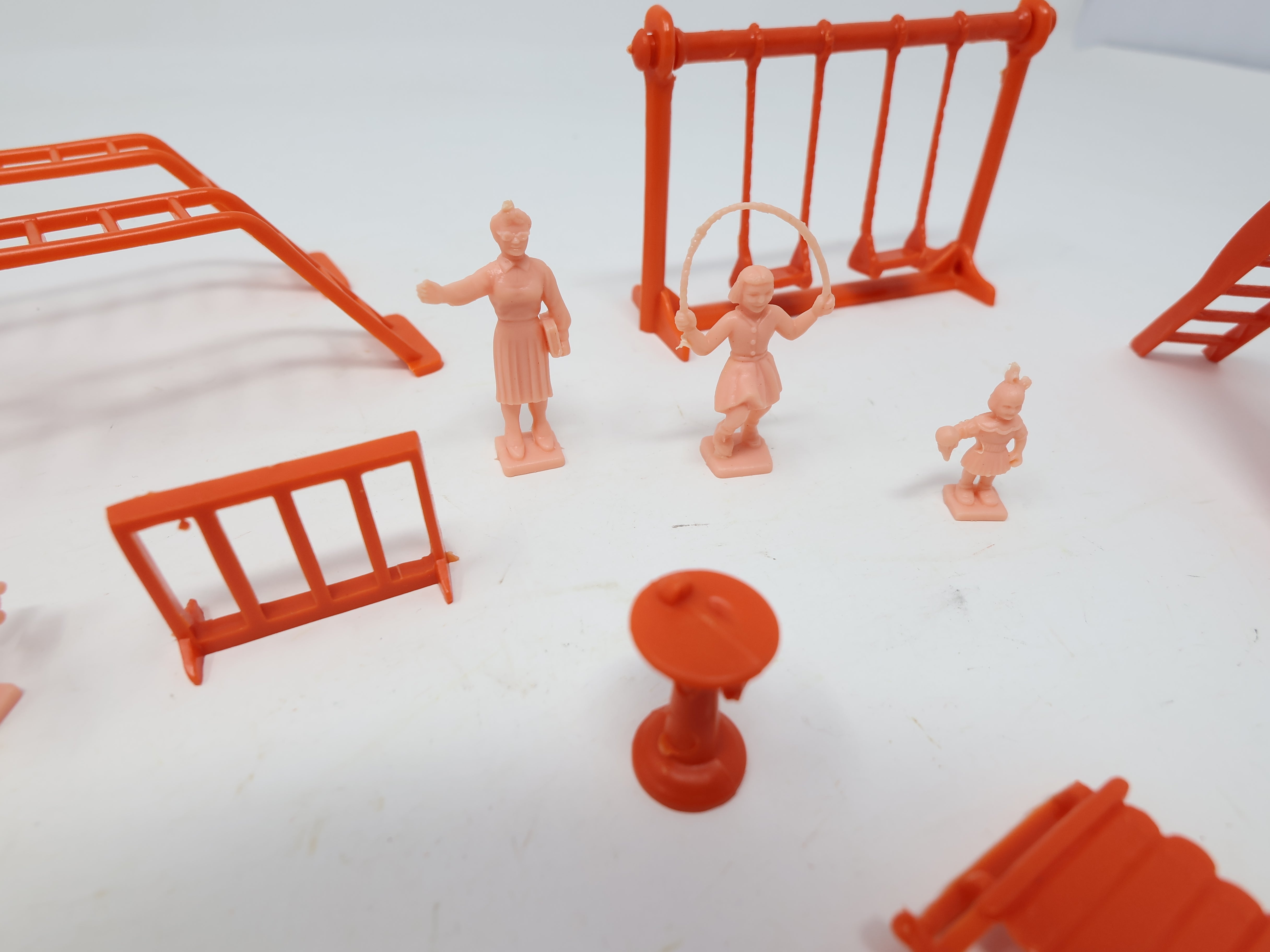 USED O, Playground Lot and Unpainted People