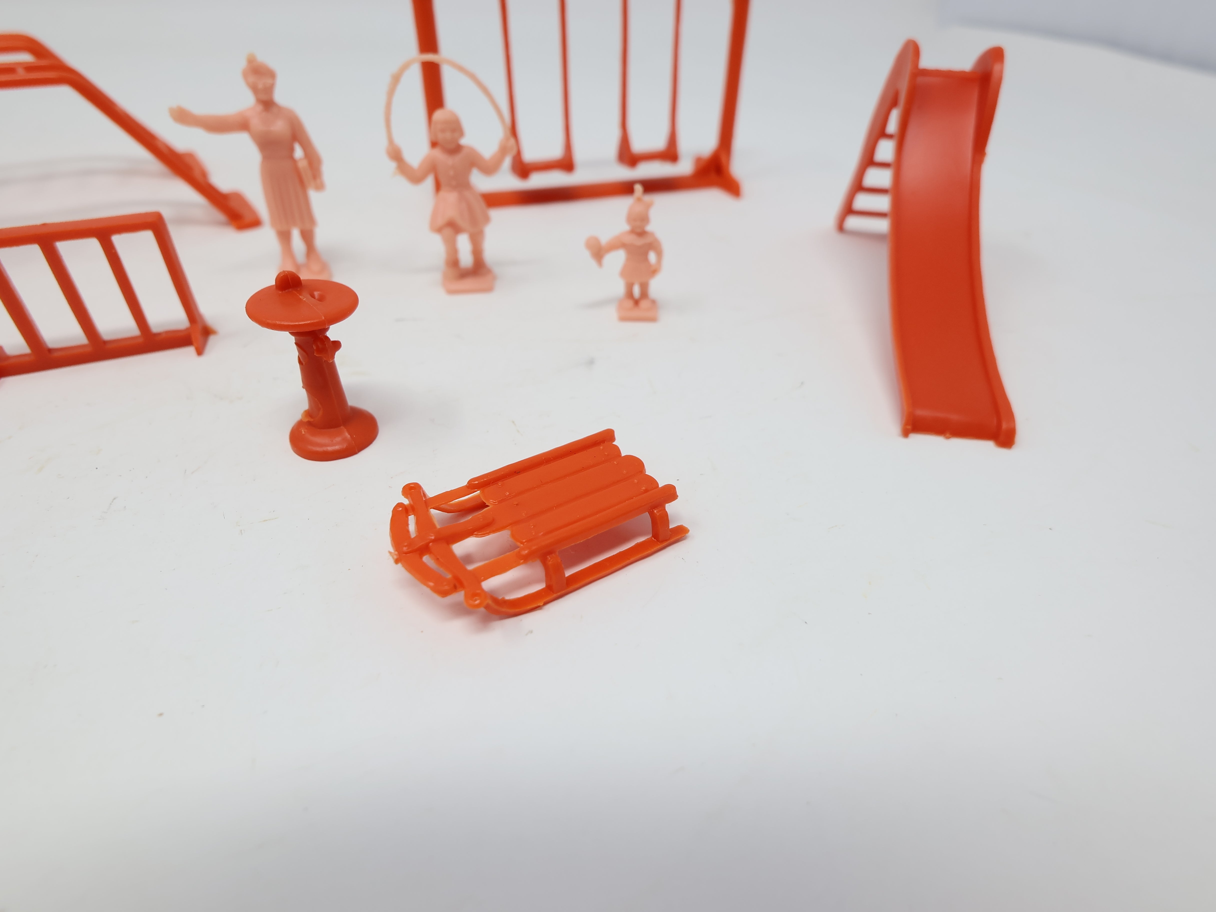 USED O, Playground Lot and Unpainted People